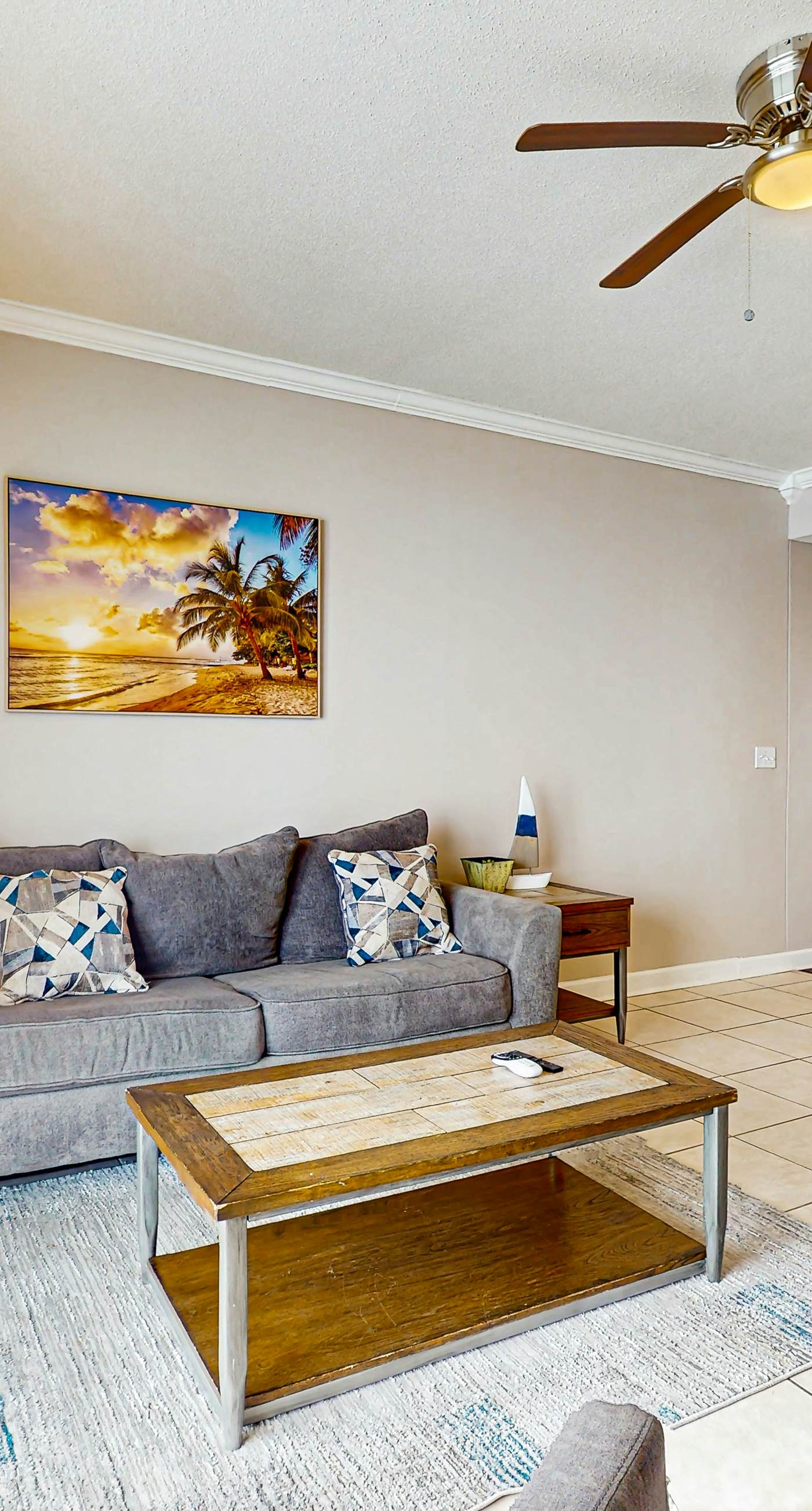 Oceanfront, 14th-floor condo with pool, ocean view & high-speed WiFi