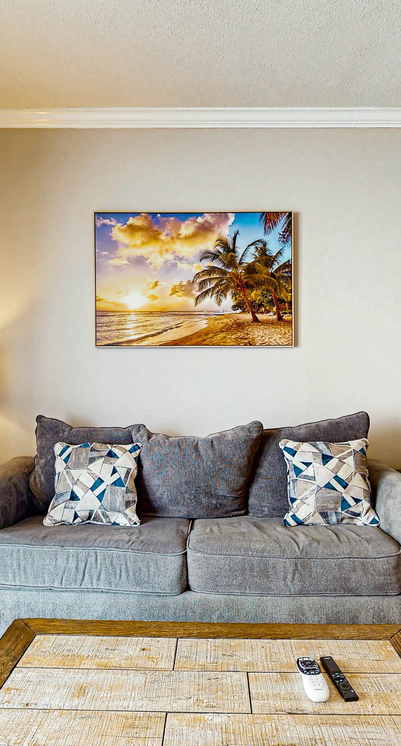 Oceanfront, 14th-floor condo with pool, ocean view & high-speed WiFi