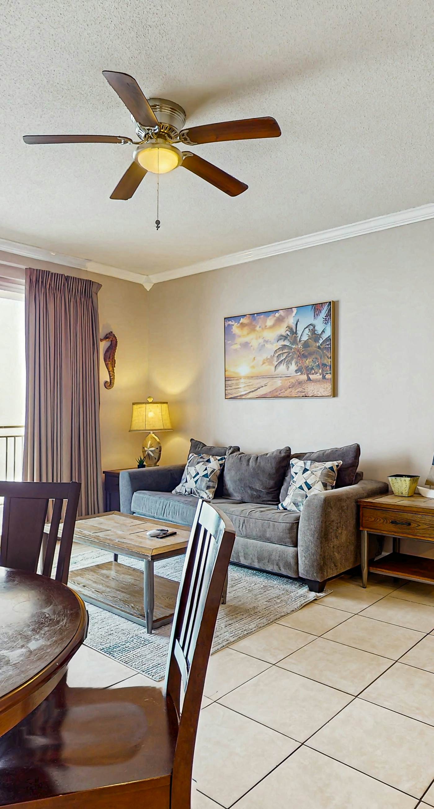 Oceanfront, 14th-floor condo with pool, ocean view & high-speed WiFi