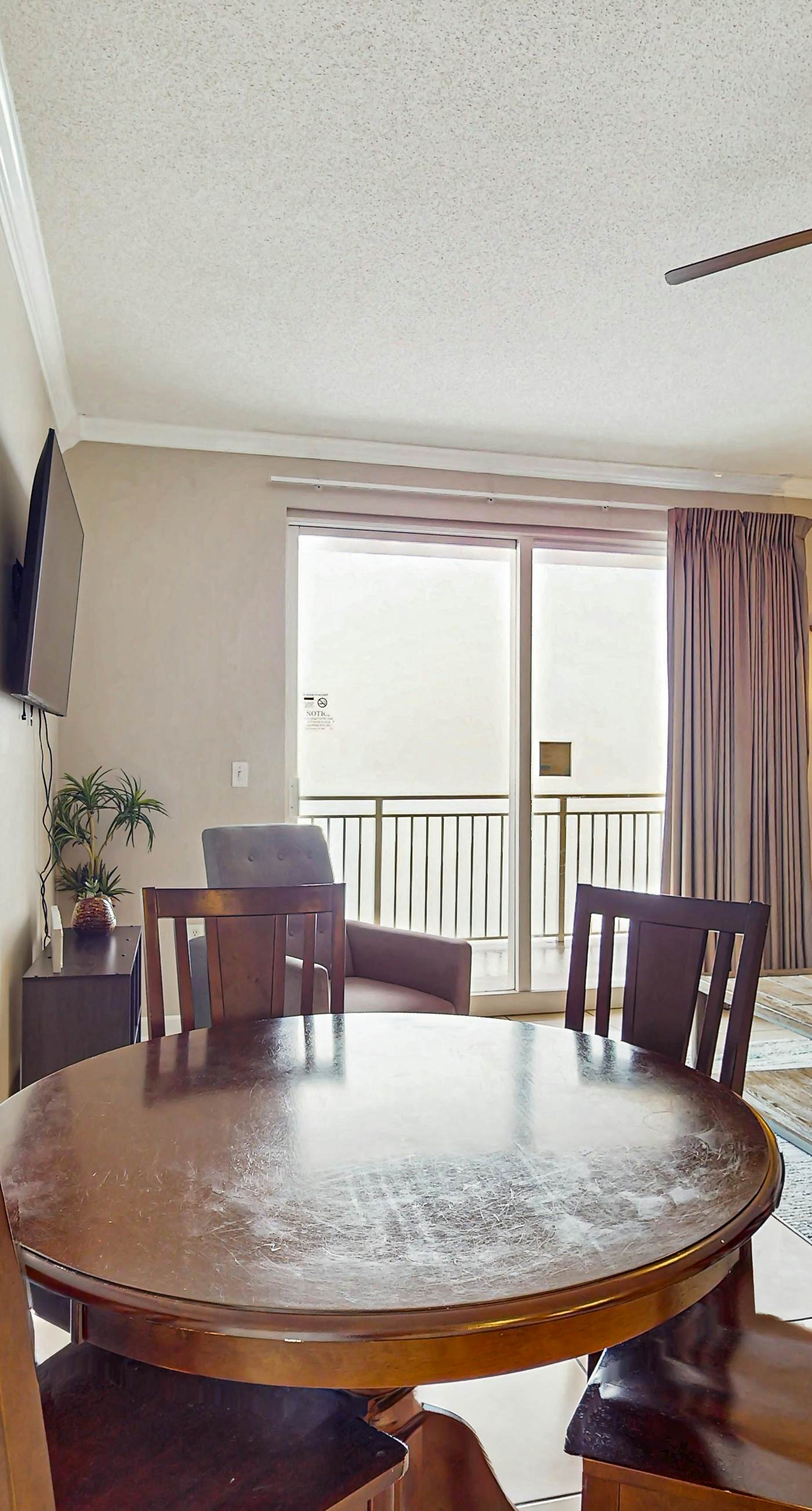 Oceanfront, 14th-floor condo with pool, ocean view & high-speed WiFi