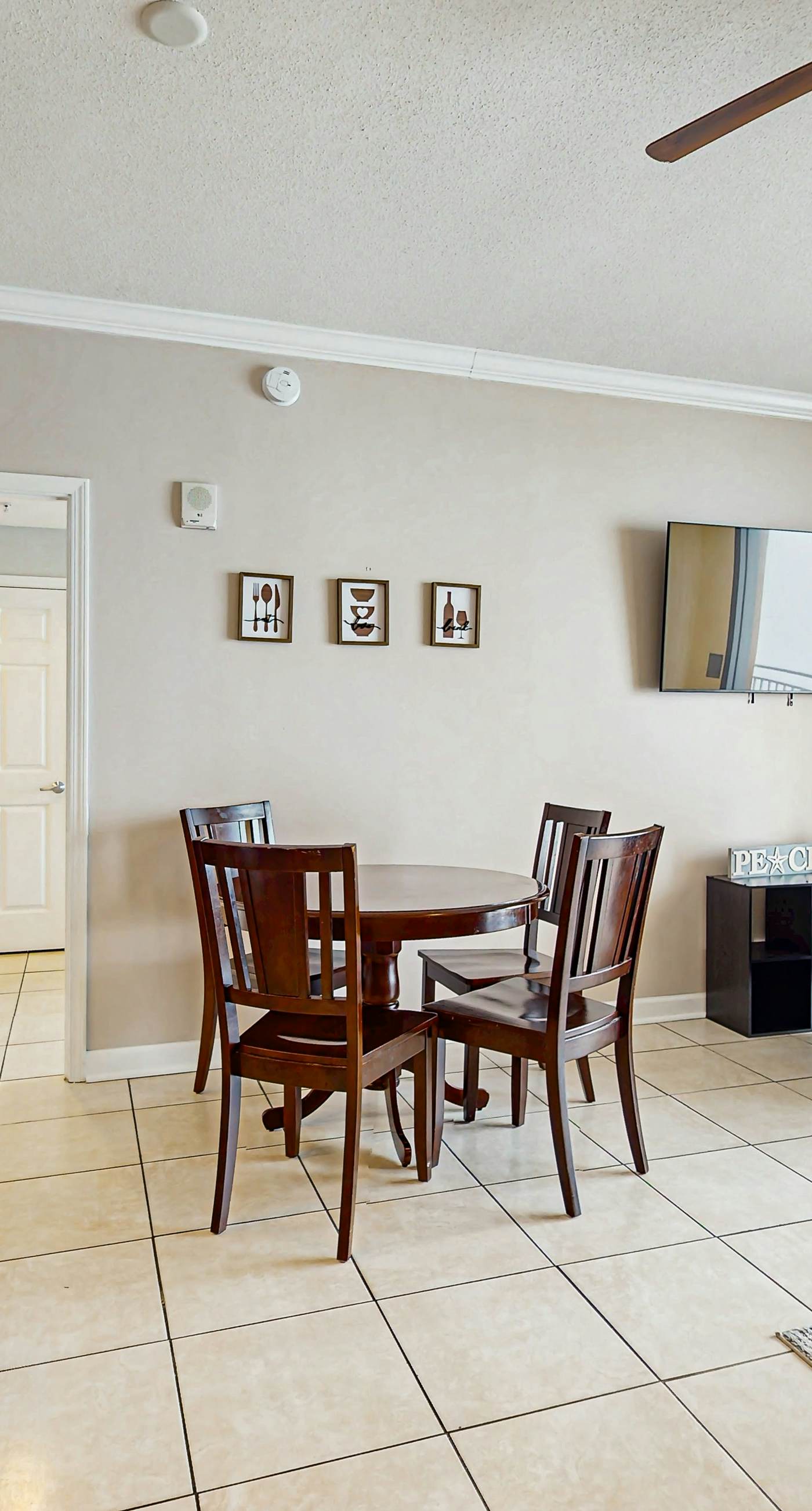 Oceanfront, 14th-floor condo with pool, ocean view & high-speed WiFi