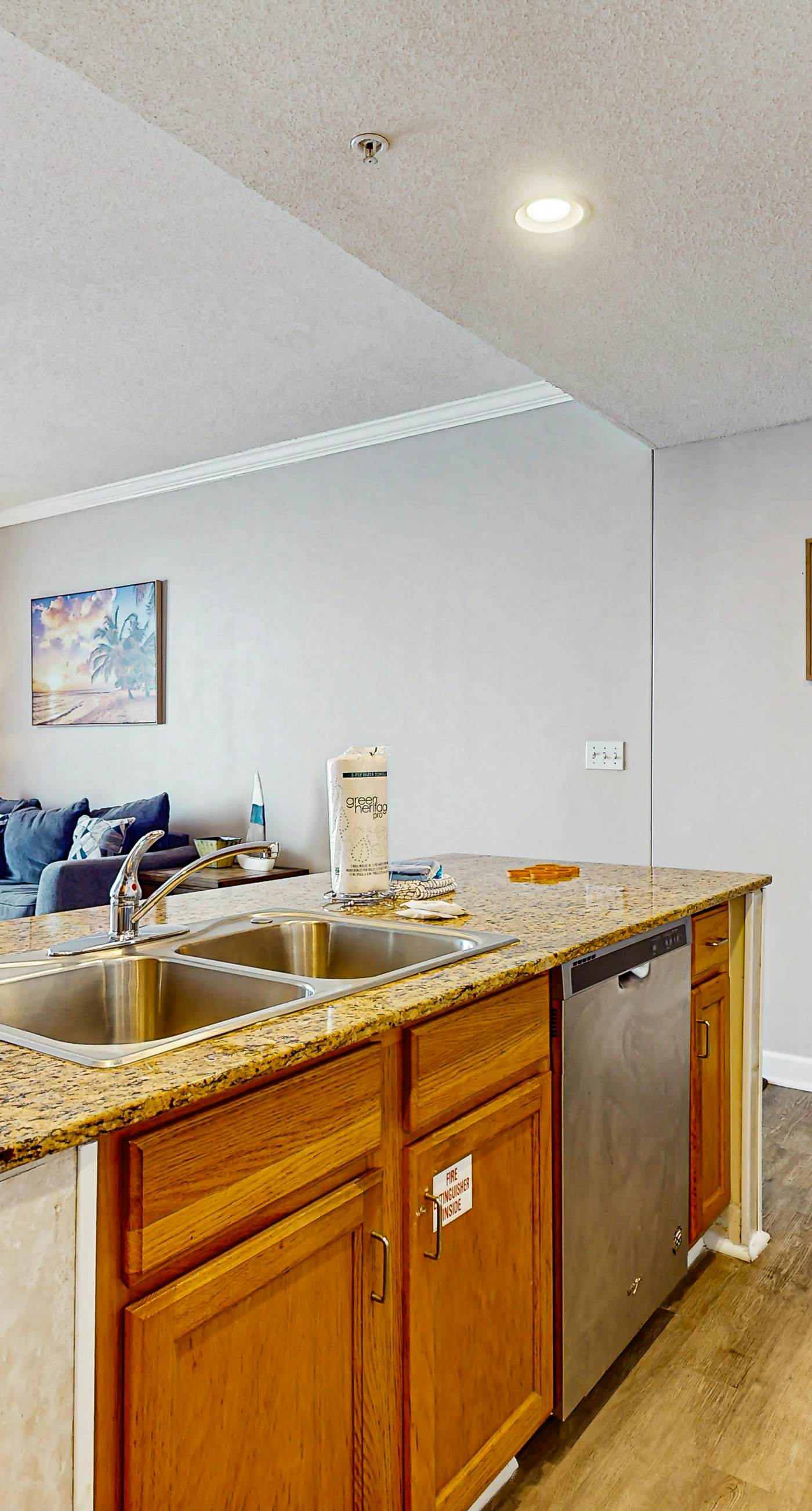 Oceanfront, 14th-floor condo with pool, ocean view & high-speed WiFi