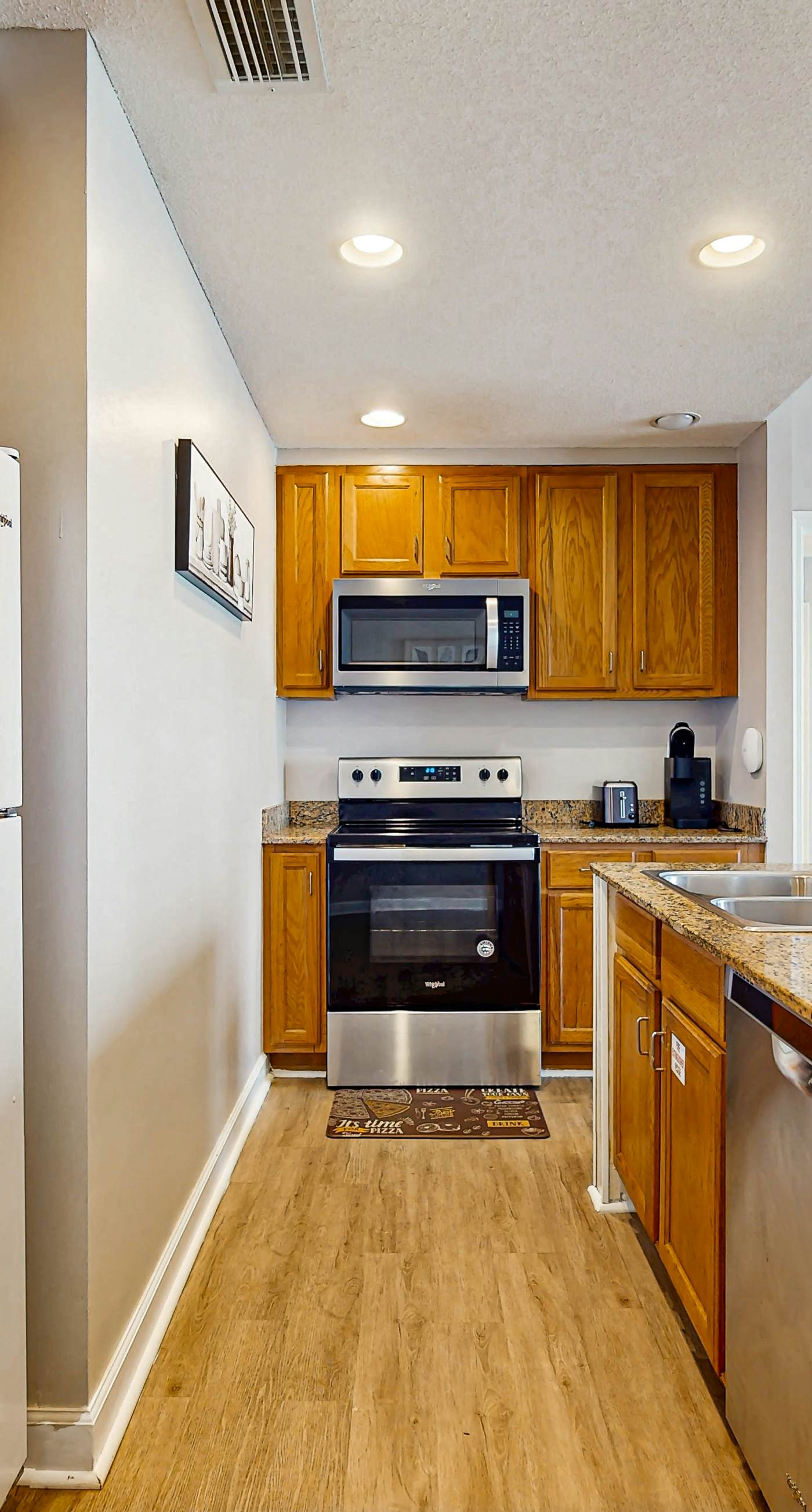 Oceanfront, 14th-floor condo with pool, ocean view & high-speed WiFi