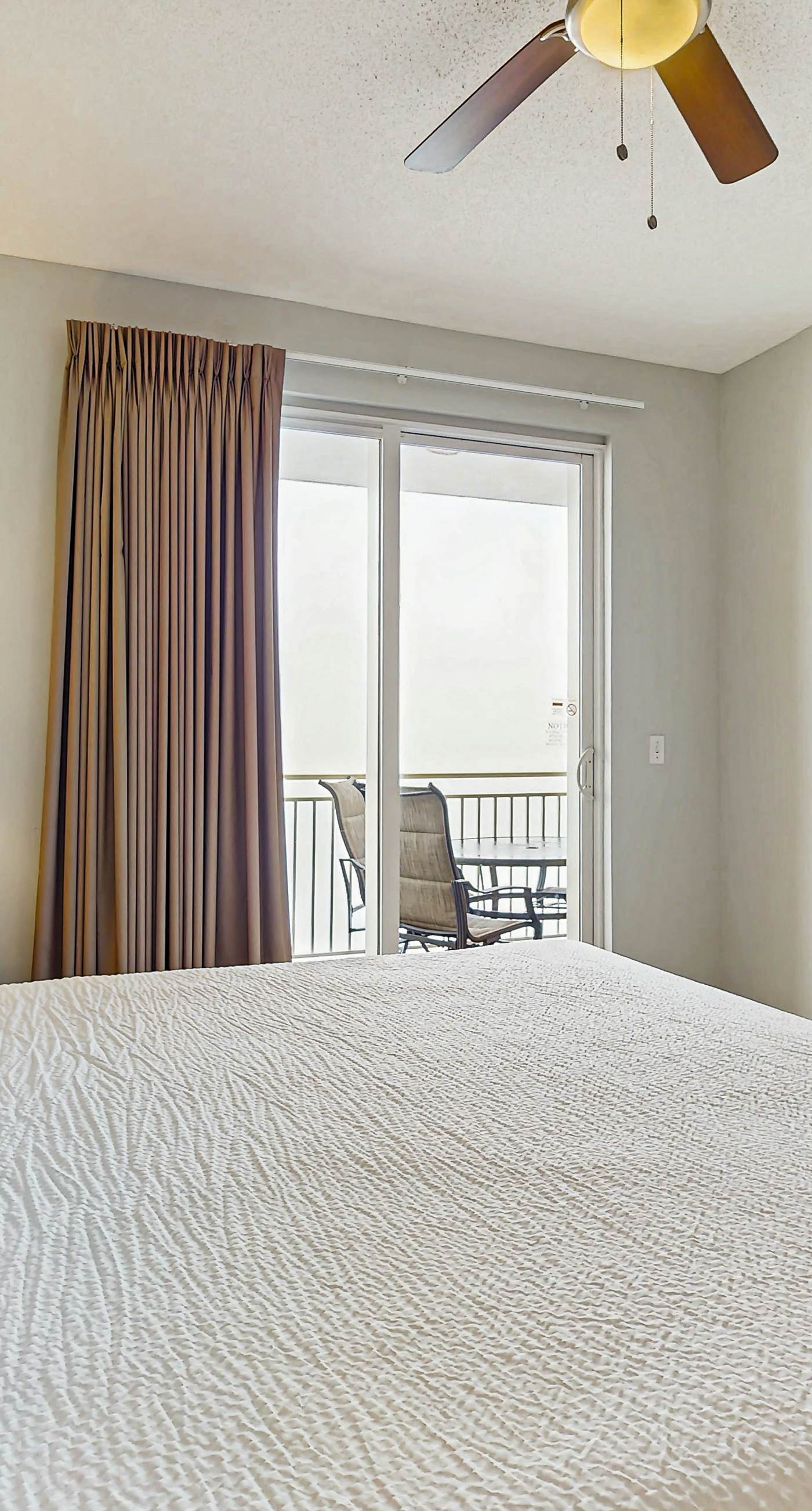 Oceanfront, 14th-floor condo with pool, ocean view & high-speed WiFi