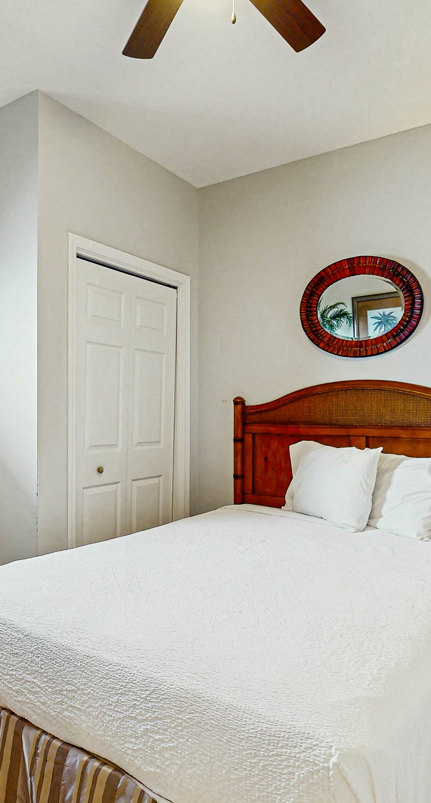 Oceanfront, 14th-floor condo with pool, ocean view & high-speed WiFi