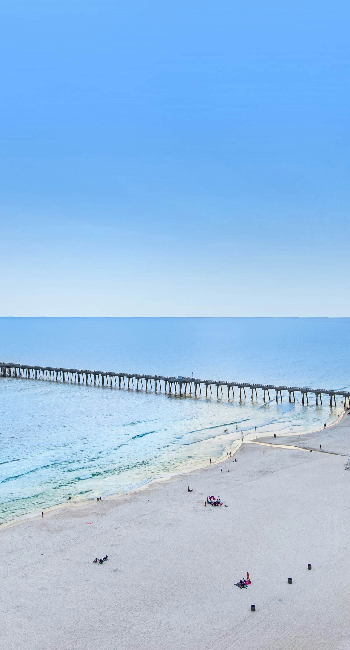 Oceanfront, 14th-floor condo with pool, ocean view & high-speed WiFi