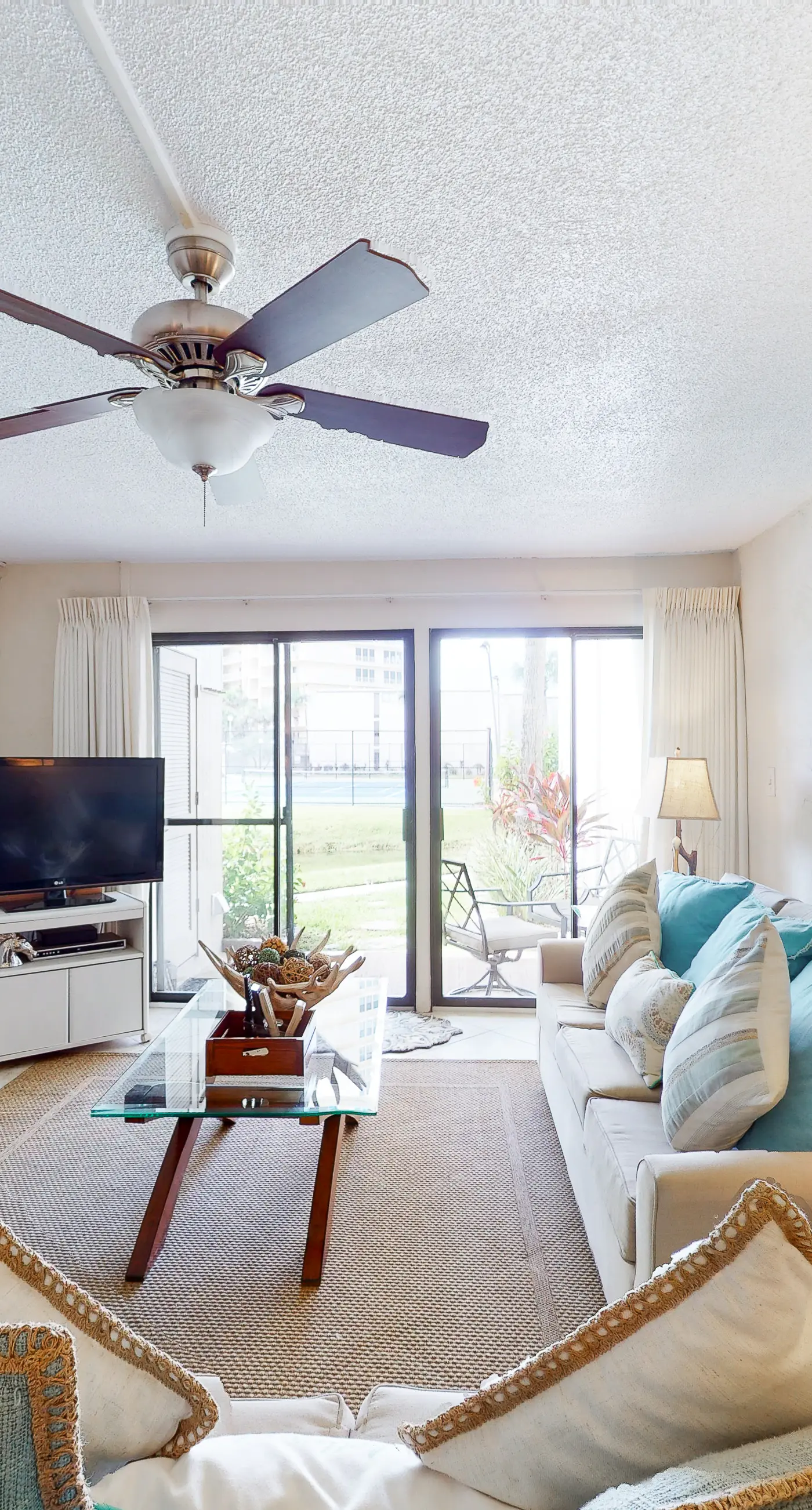 Charming, dog-friendly condo with a pool, tennis, beach access, & washer/dryer
