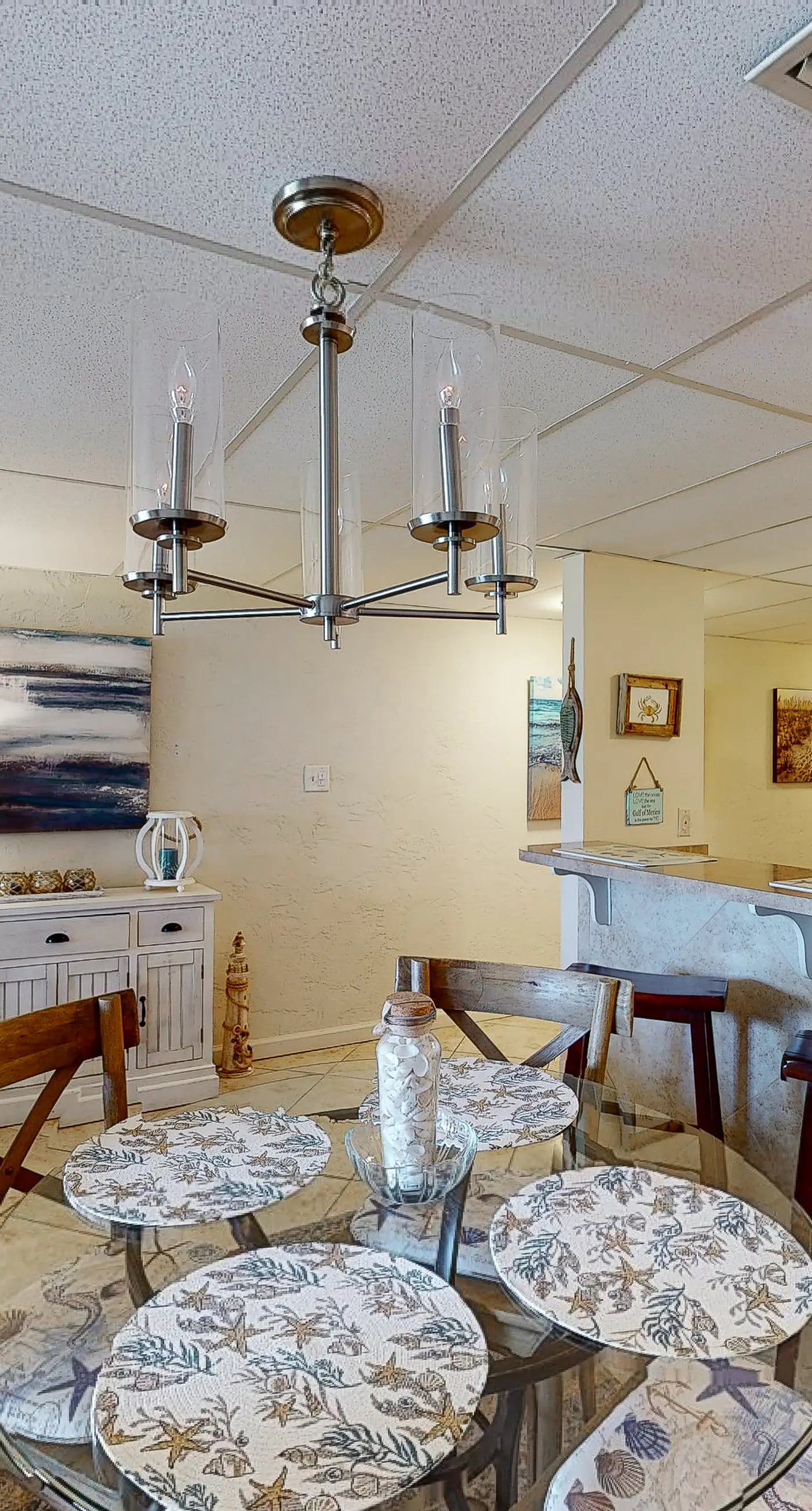 Charming, dog-friendly condo with a pool, tennis, beach access, & washer/dryer