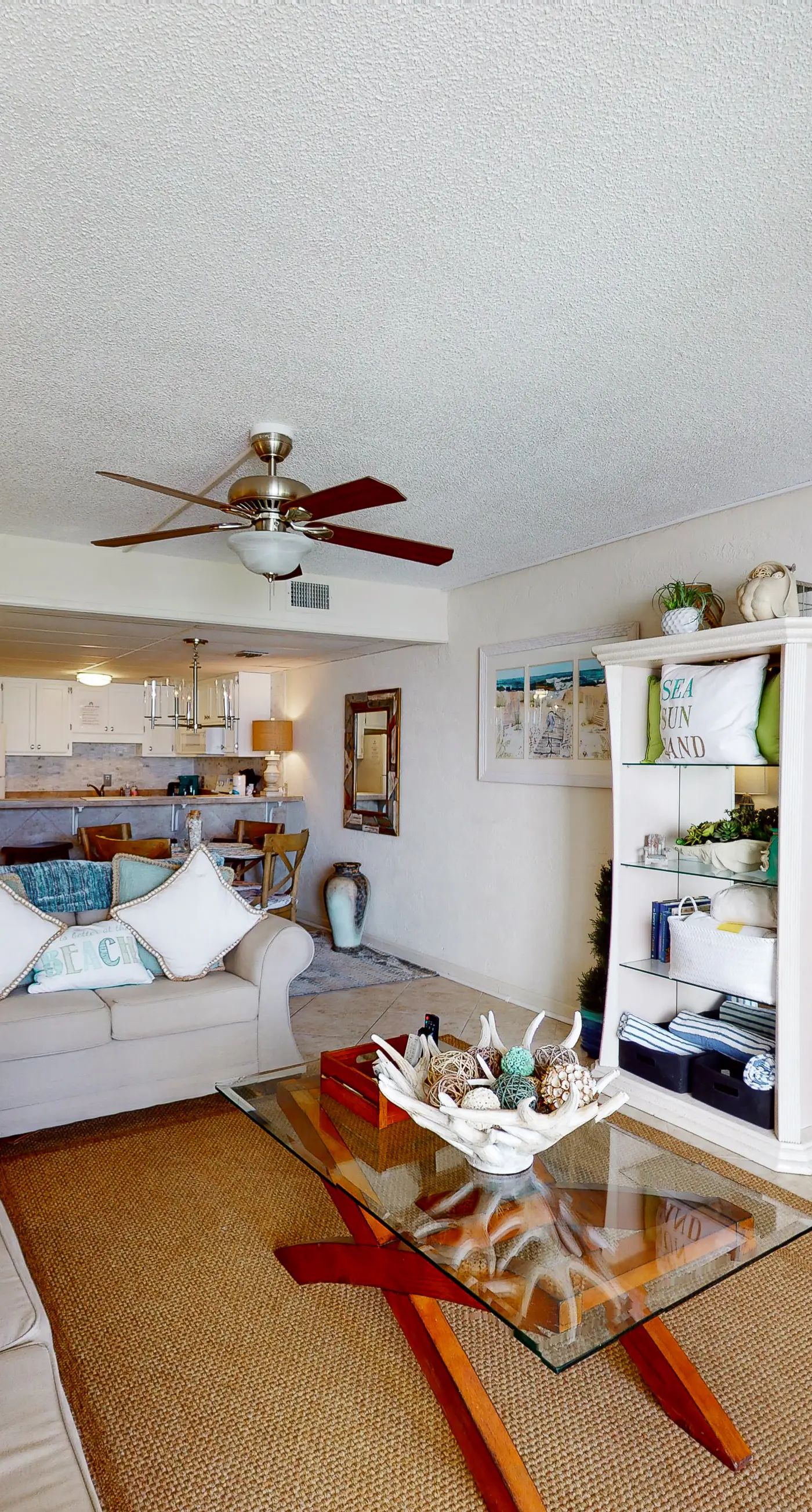Charming, dog-friendly condo with a pool, tennis, beach access, & washer/dryer
