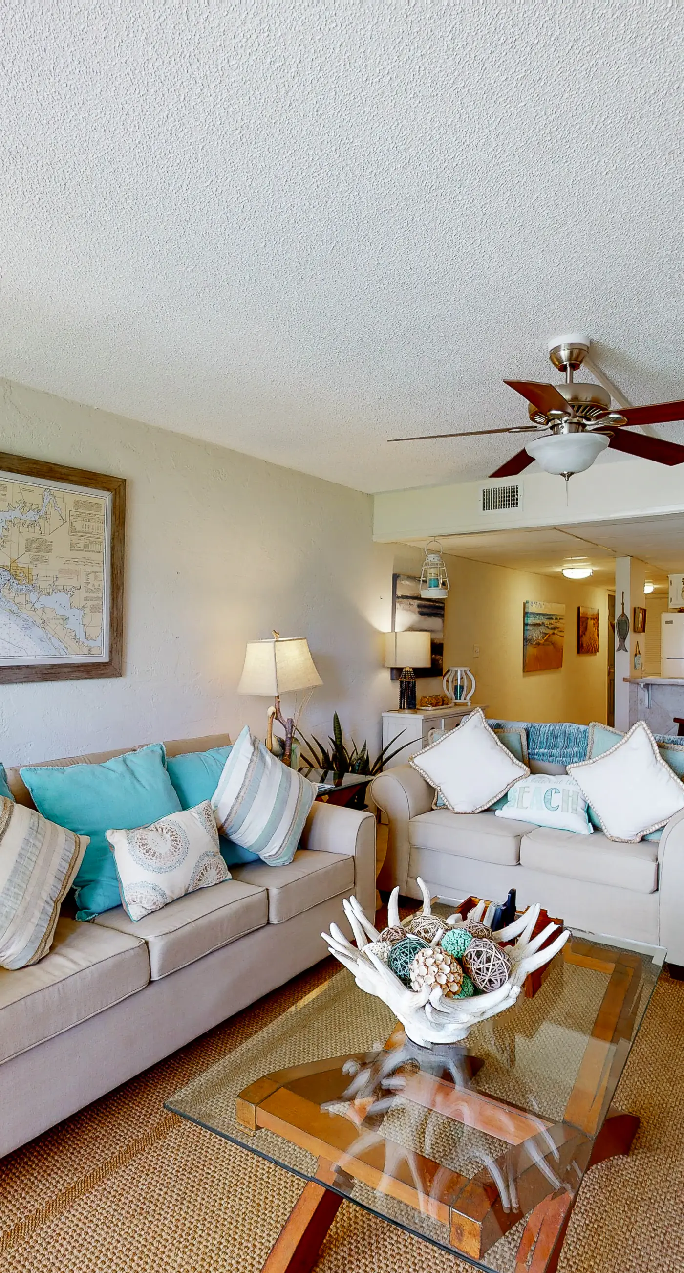 Charming, dog-friendly condo with a pool, tennis, beach access, & washer/dryer