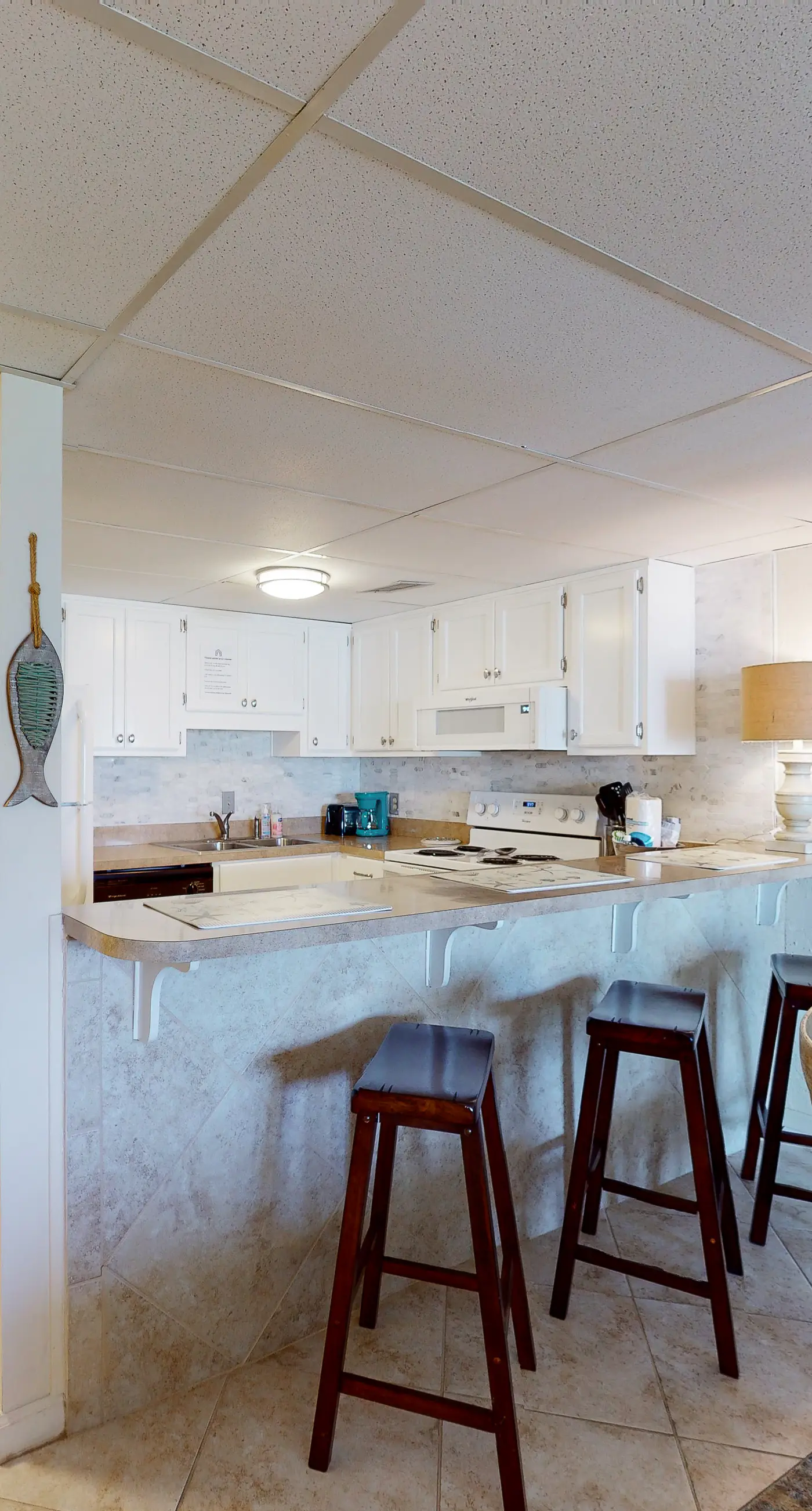 Charming, dog-friendly condo with a pool, tennis, beach access, & washer/dryer