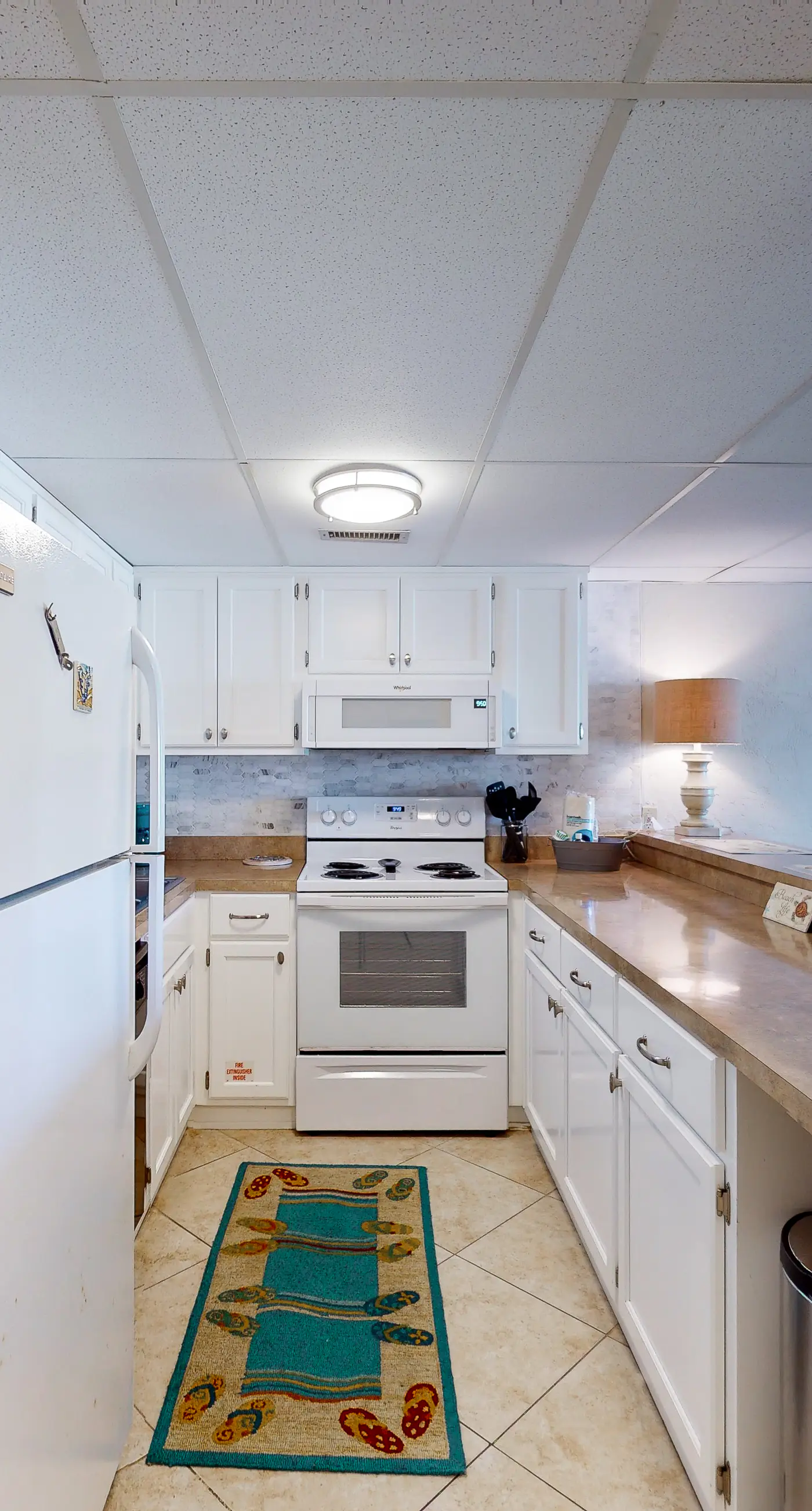 Charming, dog-friendly condo with a pool, tennis, beach access, & washer/dryer
