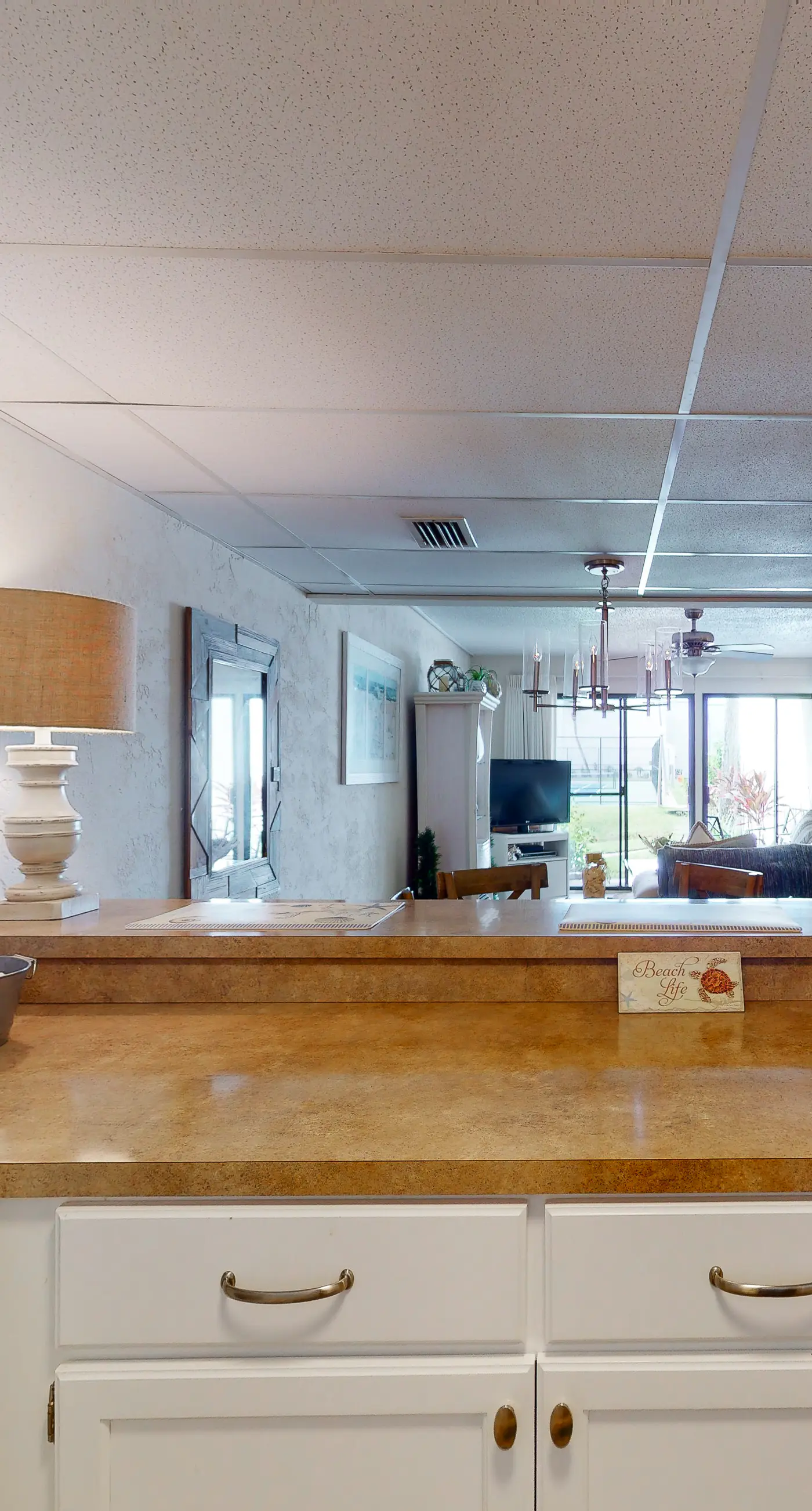 Charming, dog-friendly condo with a pool, tennis, beach access, & washer/dryer