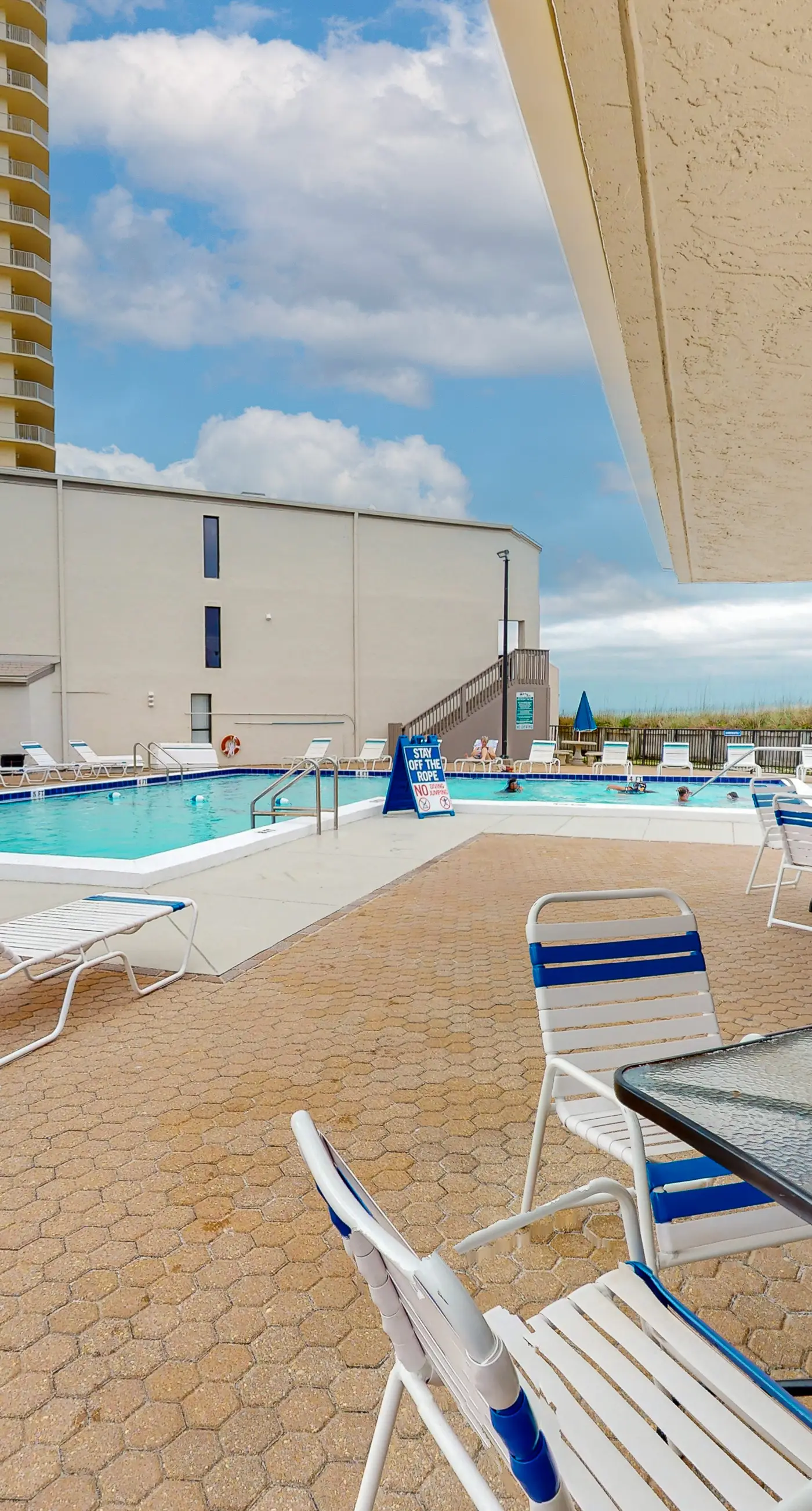Charming, dog-friendly condo with a pool, tennis, beach access, & washer/dryer