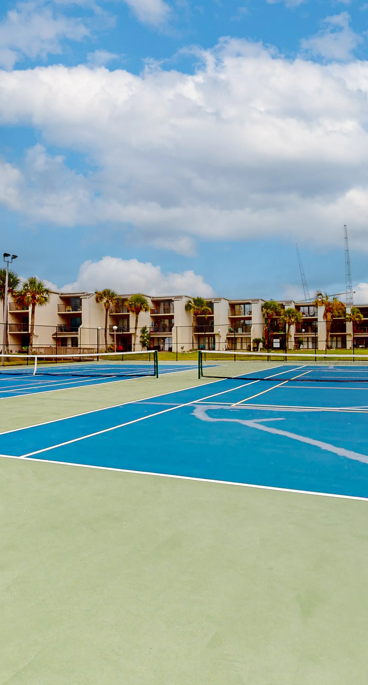 Charming, dog-friendly condo with a pool, tennis, beach access, & washer/dryer