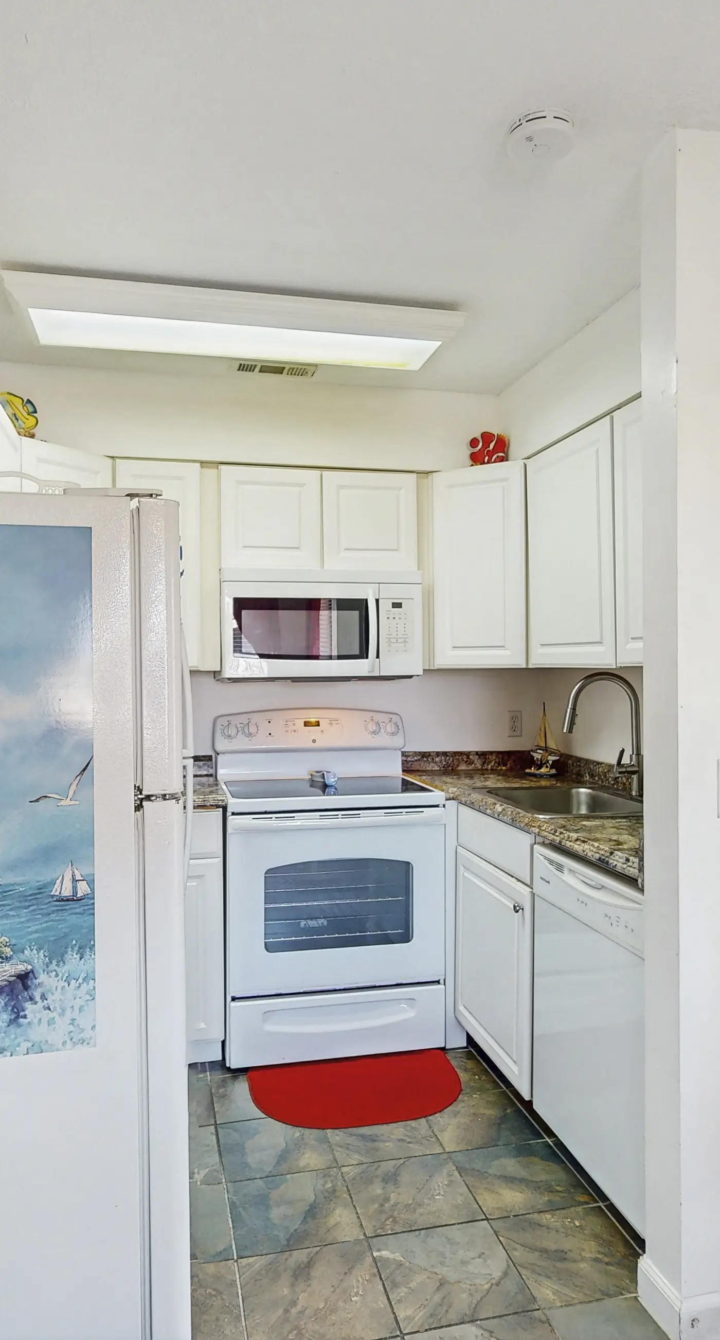 Peaceful studio beach condo with shared pool & full W/D