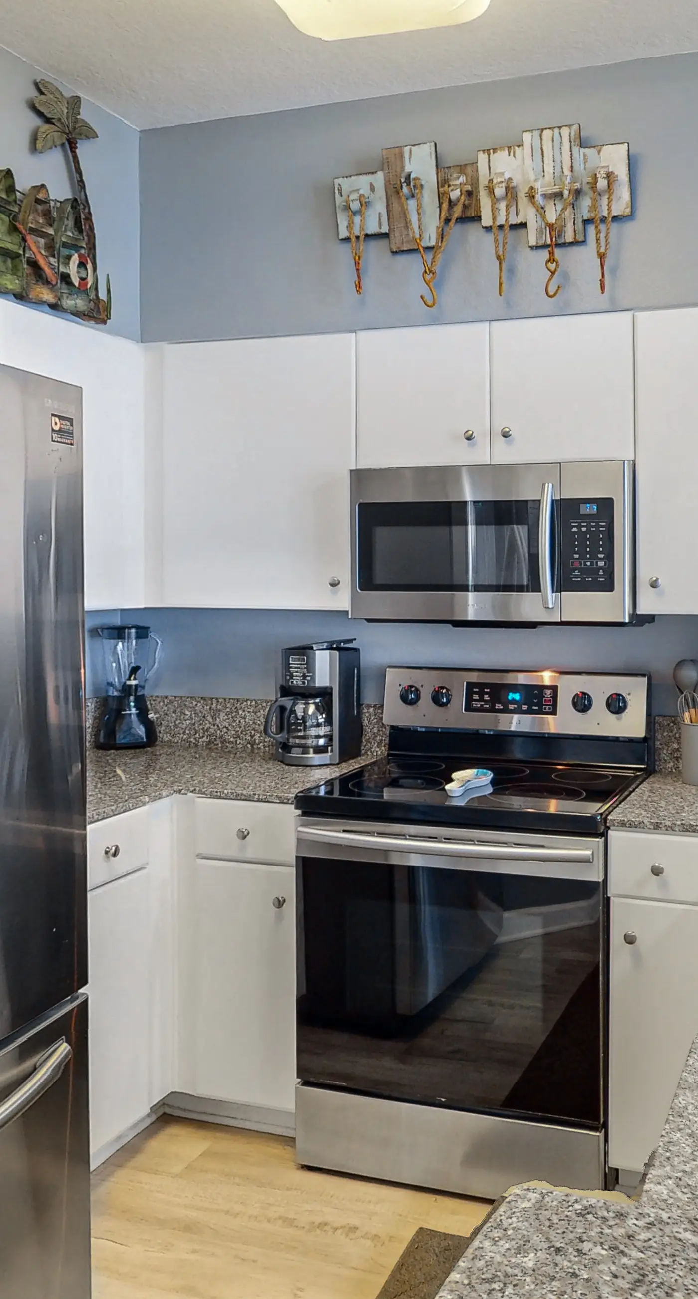 Beachfront condo with pool, hot tub, terrific beach views, & balcony