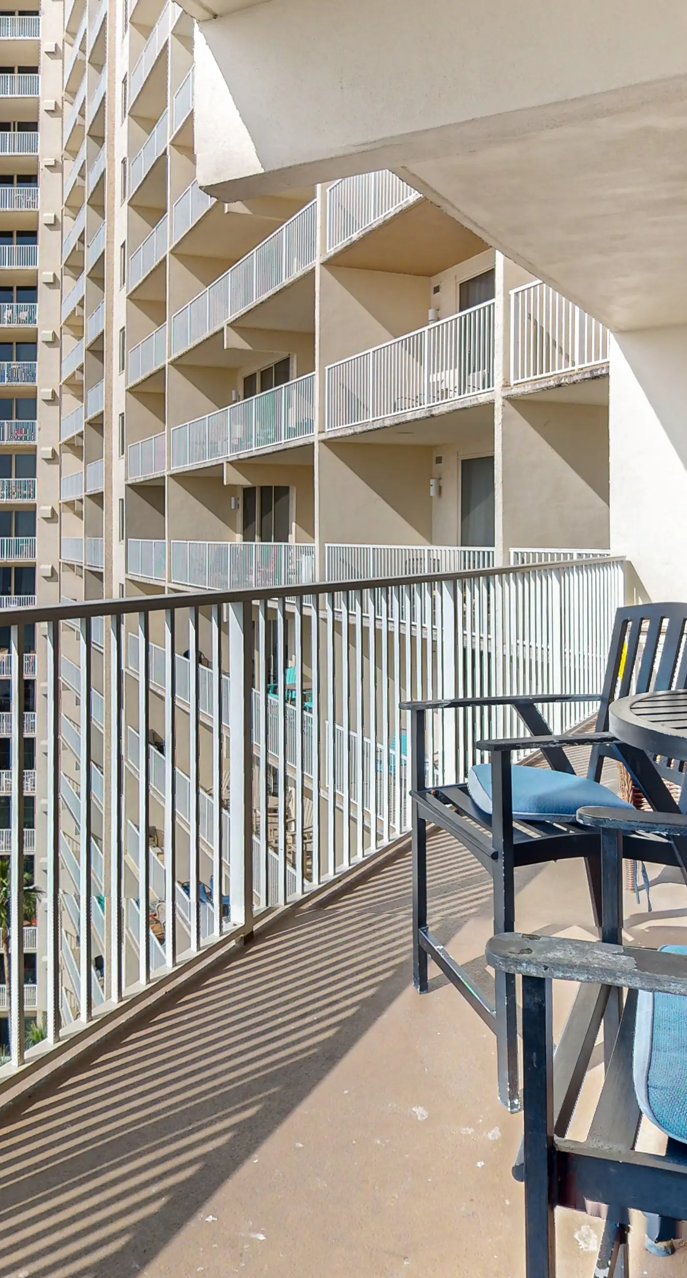 Beachfront condo with pool, hot tub, terrific beach views, & balcony