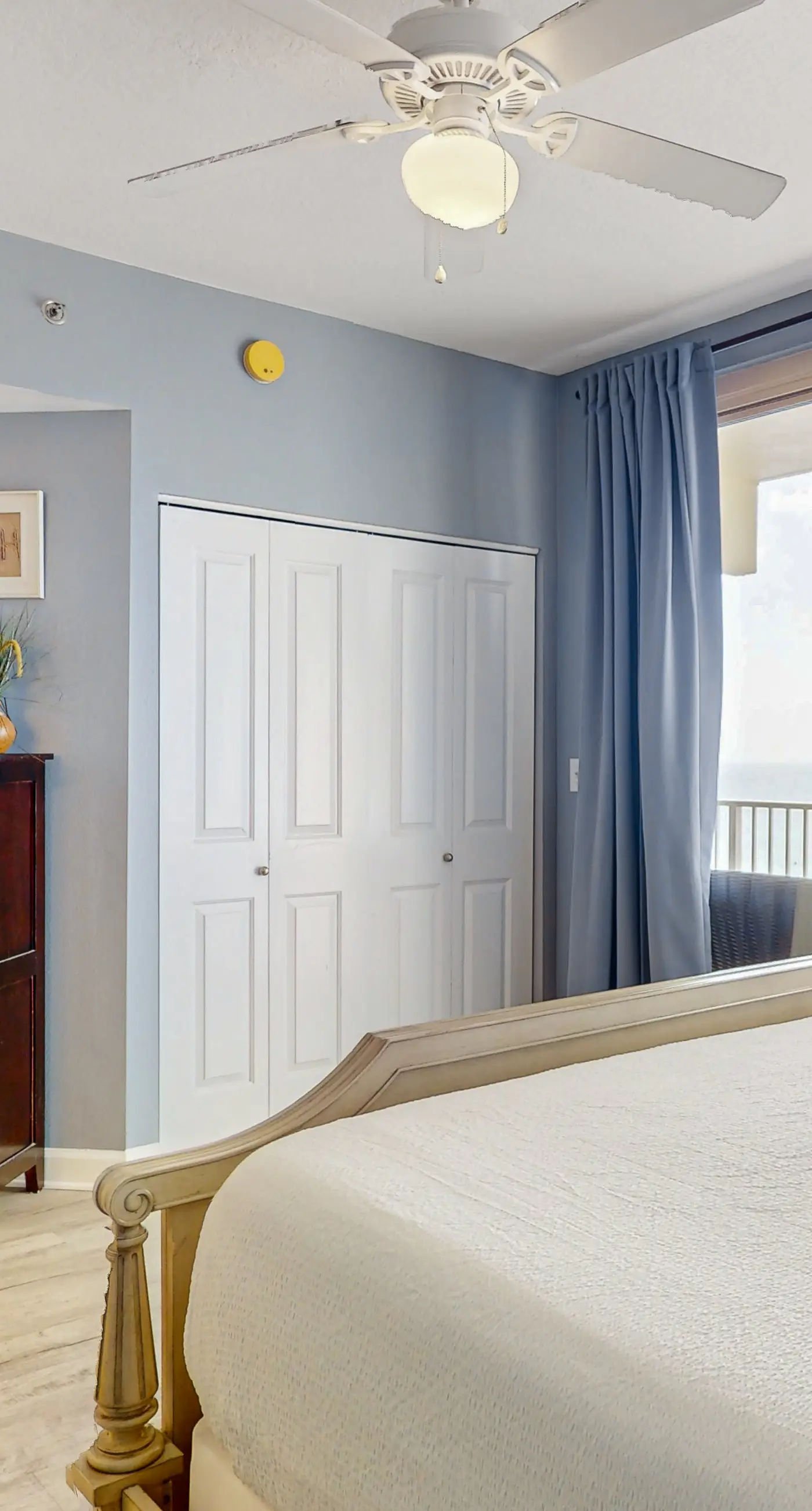 Beachfront condo with pool, hot tub, terrific beach views, & balcony