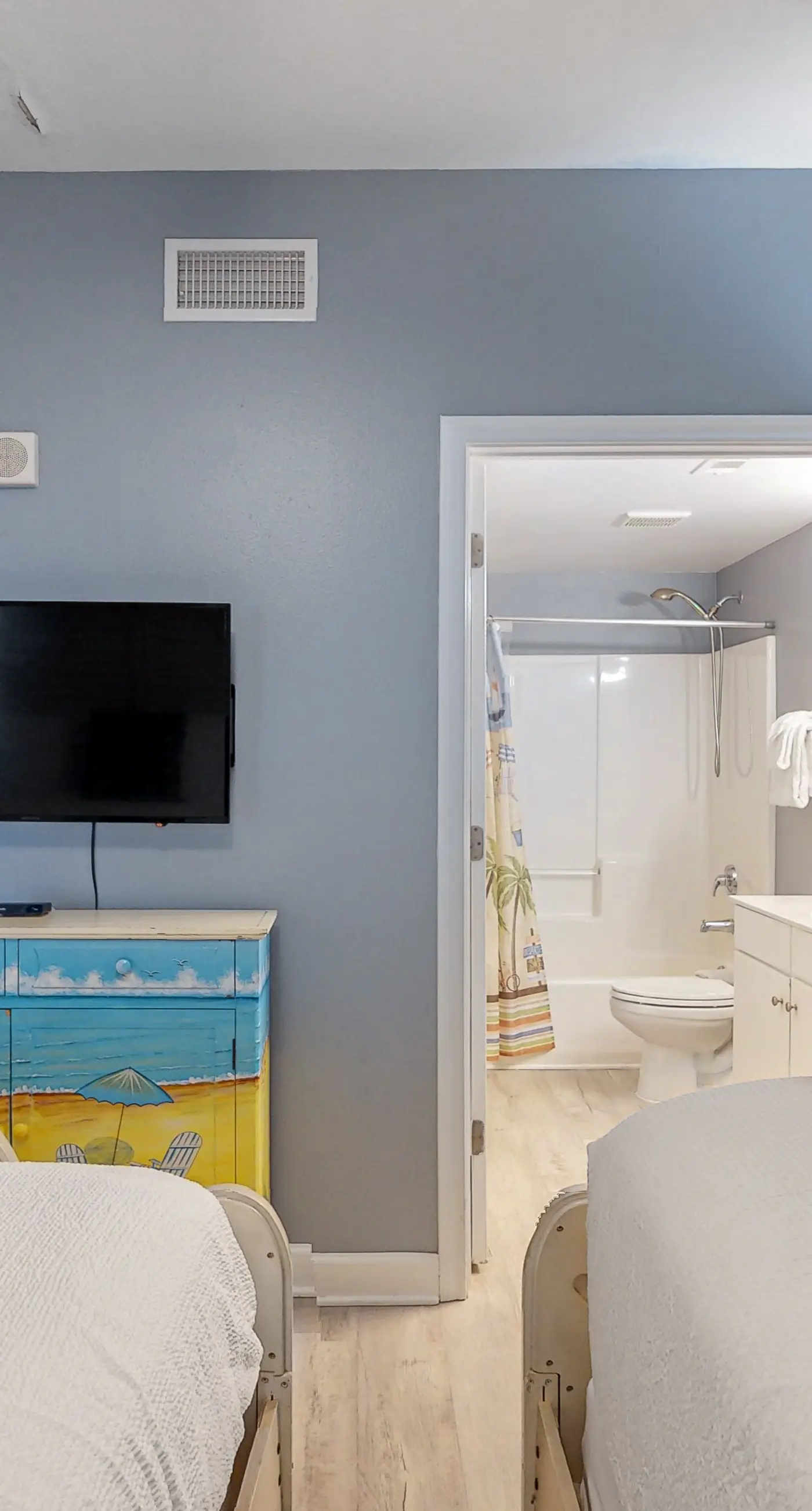 Beachfront condo with pool, hot tub, terrific beach views, & balcony