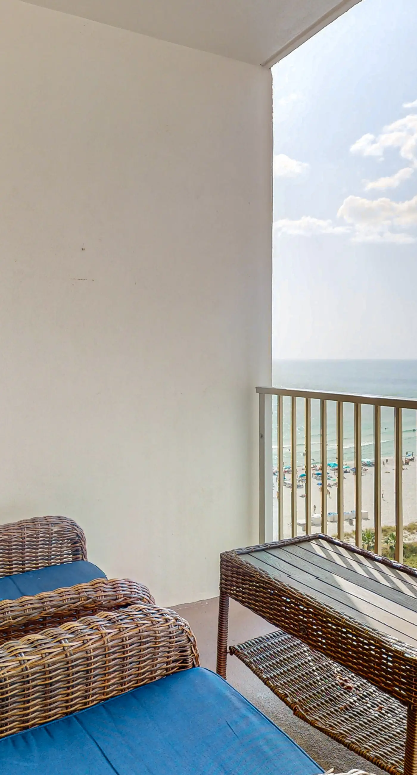 Beachfront condo with pool, hot tub, terrific beach views, & balcony