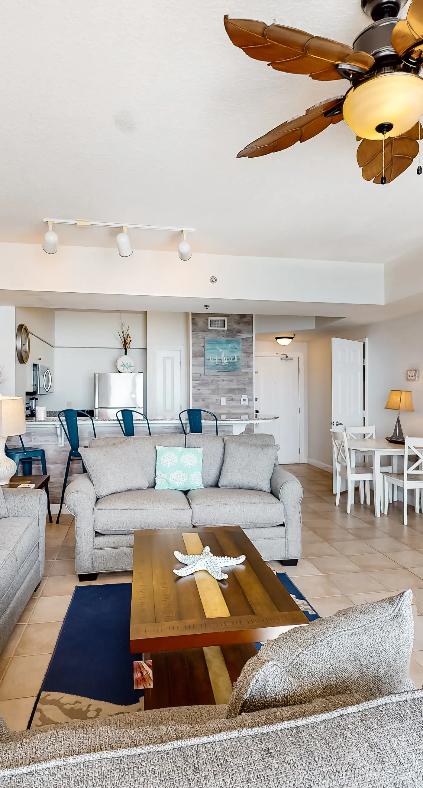 Beachfront condo with amazing Gulf views, balcony, pools, hot tubs, gym, & sauna