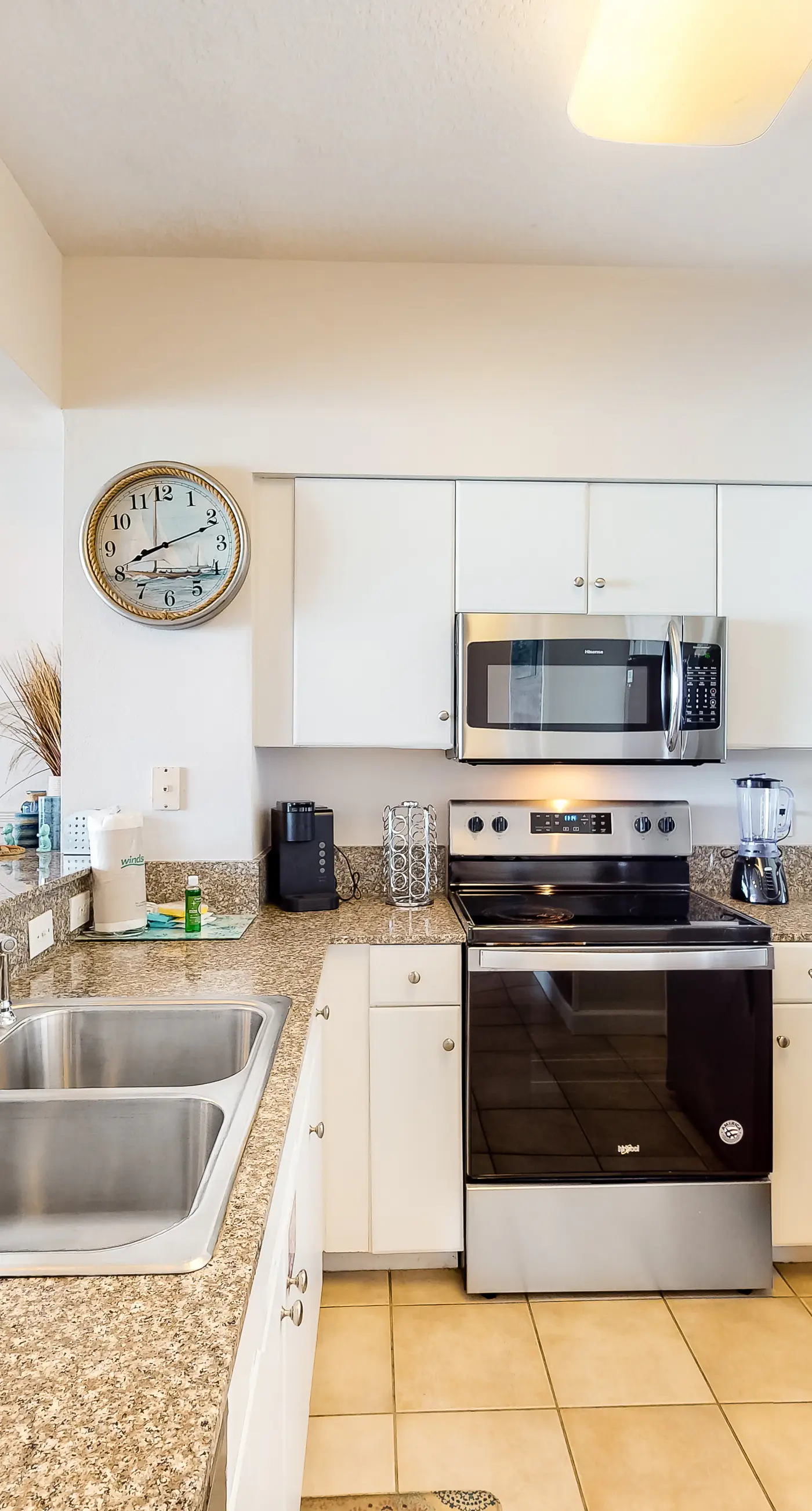 Beachfront condo with amazing Gulf views, balcony, pools, hot tubs, gym, & sauna