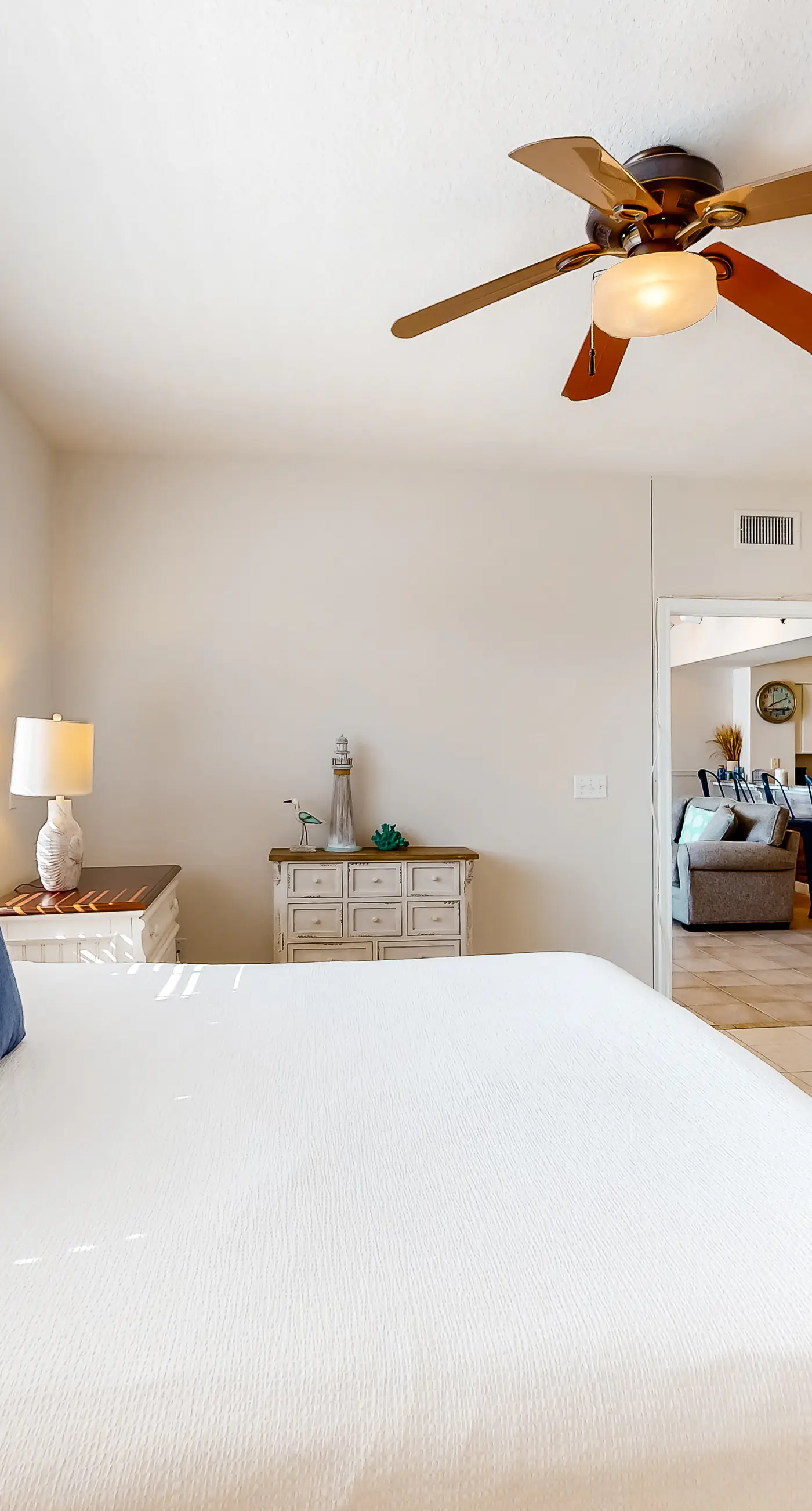 Beachfront condo with amazing Gulf views, balcony, pools, hot tubs, gym, & sauna