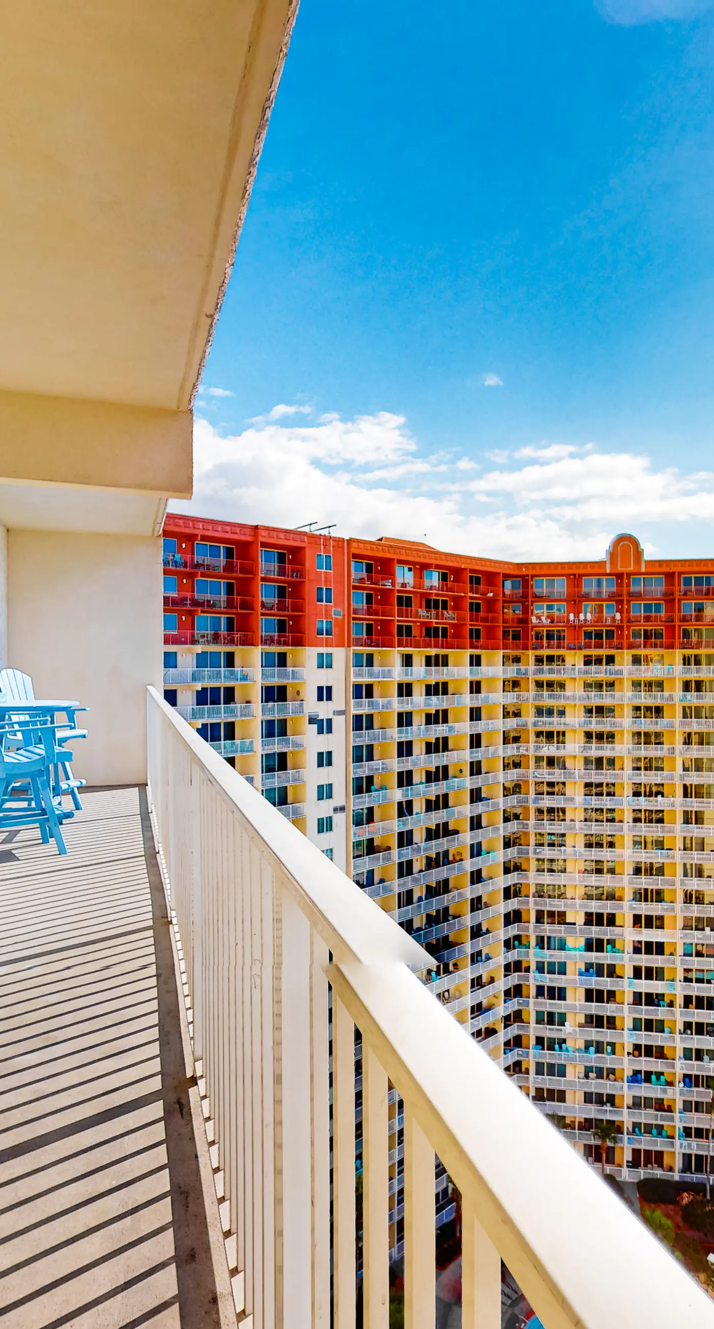 Beachfront condo with amazing Gulf views, balcony, pools, hot tubs, gym, & sauna