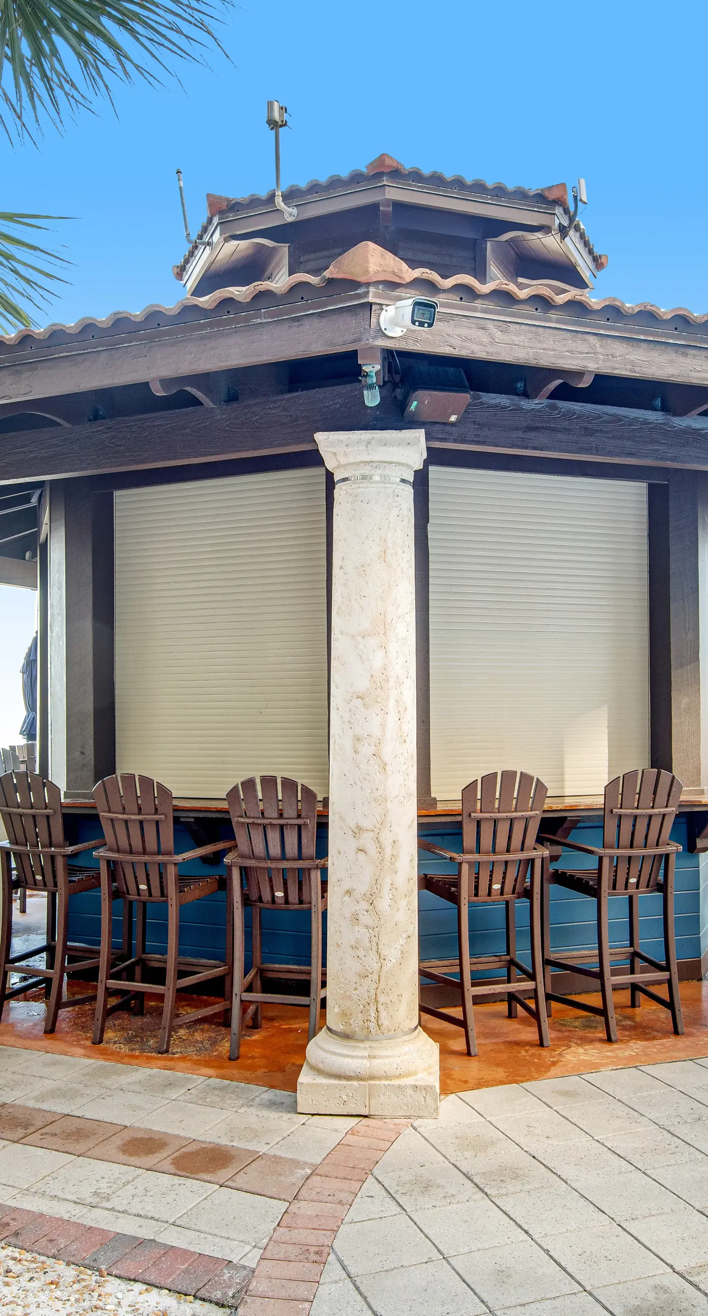 Beachfront condo with amazing Gulf views, balcony, pools, hot tubs, gym, & sauna