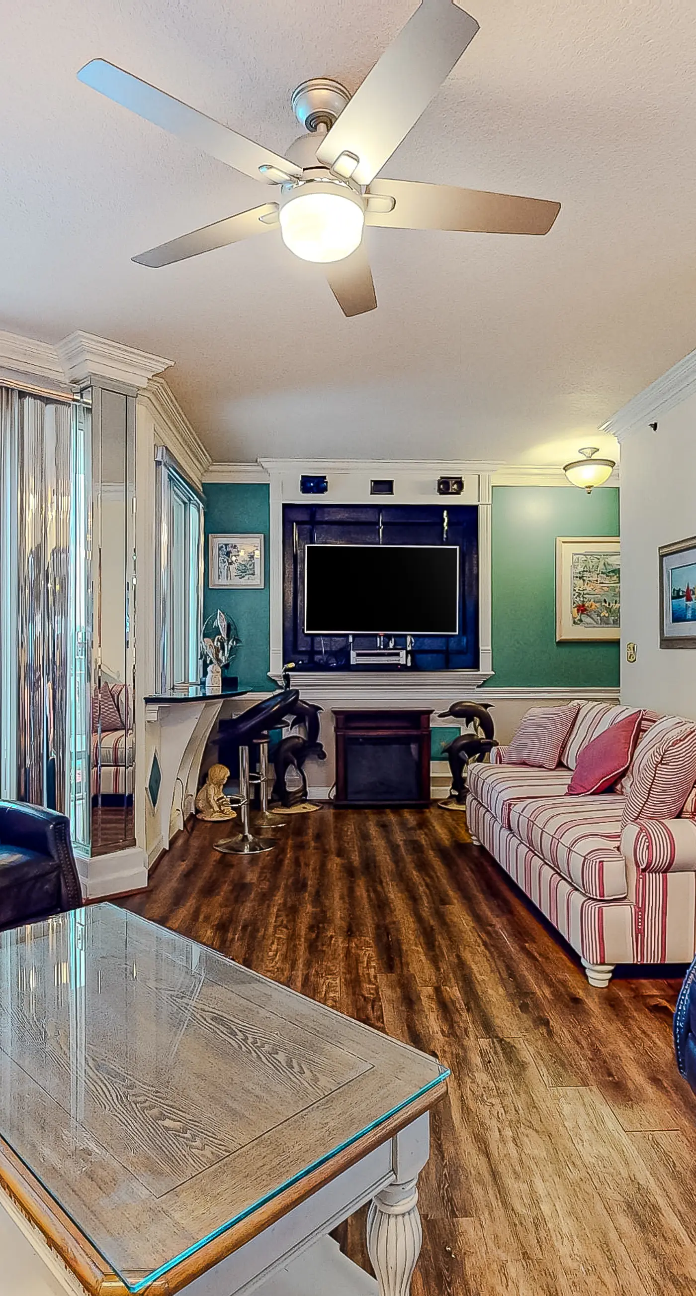 Gulf-front condo with sweeping views, pools, hot tubs, & easy beach