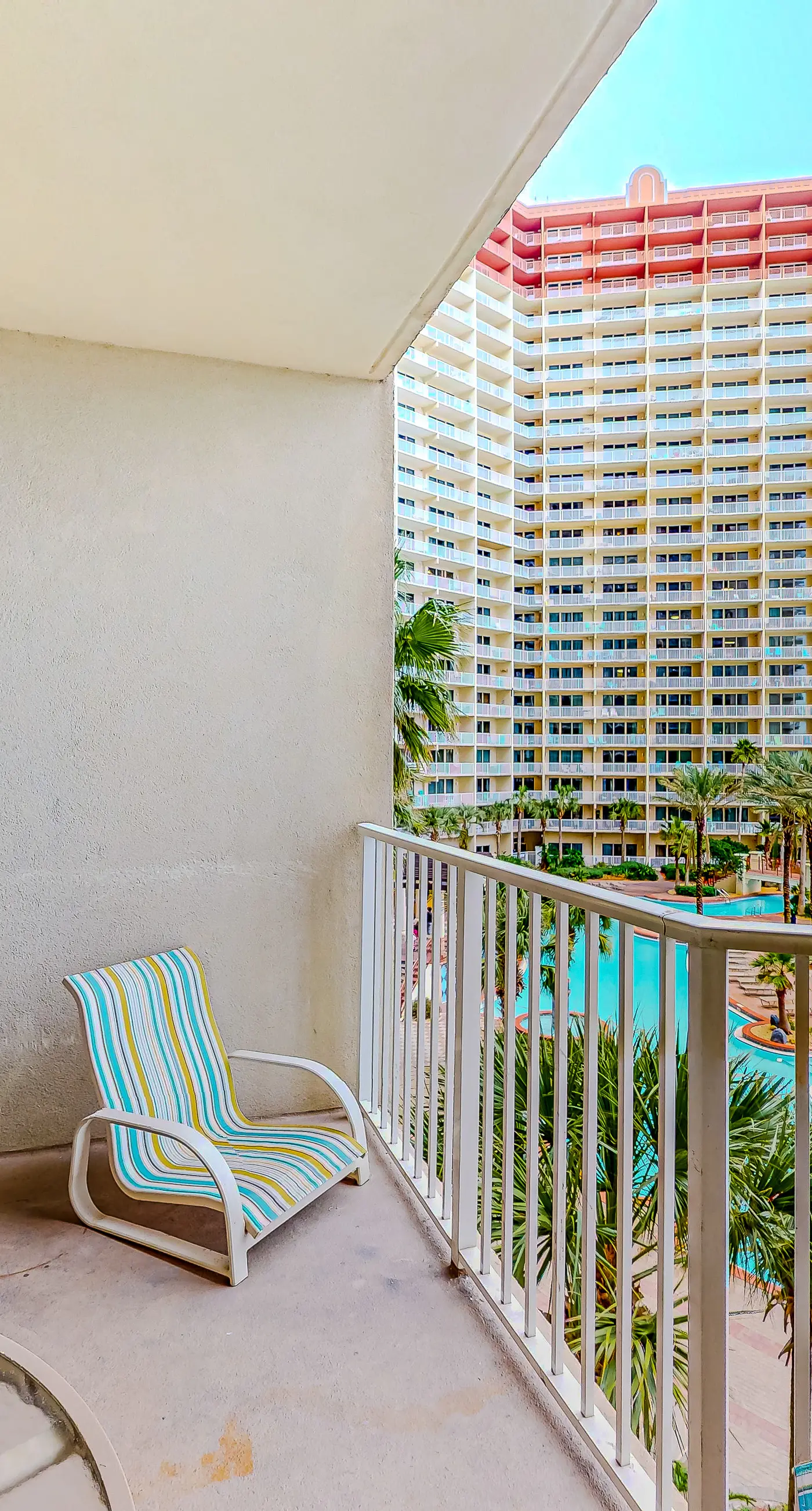 Gulf-front condo with sweeping views, pools, hot tubs, & easy beach