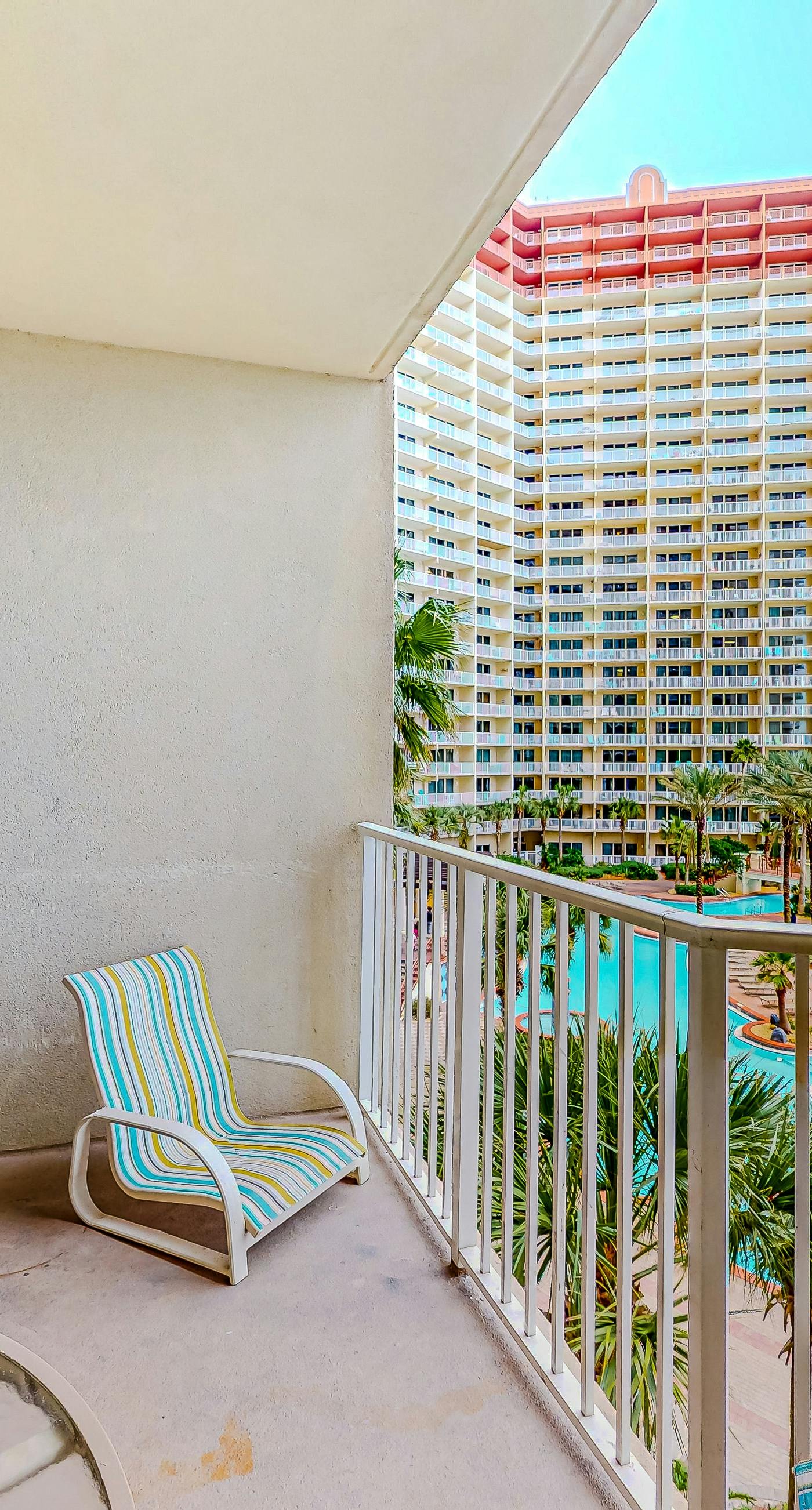 Gulf-front condo with sweeping views, pools, hot tubs, & easy beach