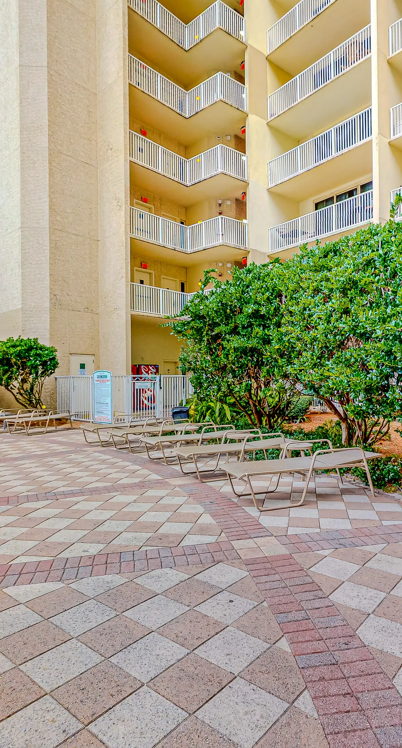 Gulf-front condo with sweeping views, pools, hot tubs, & easy beach