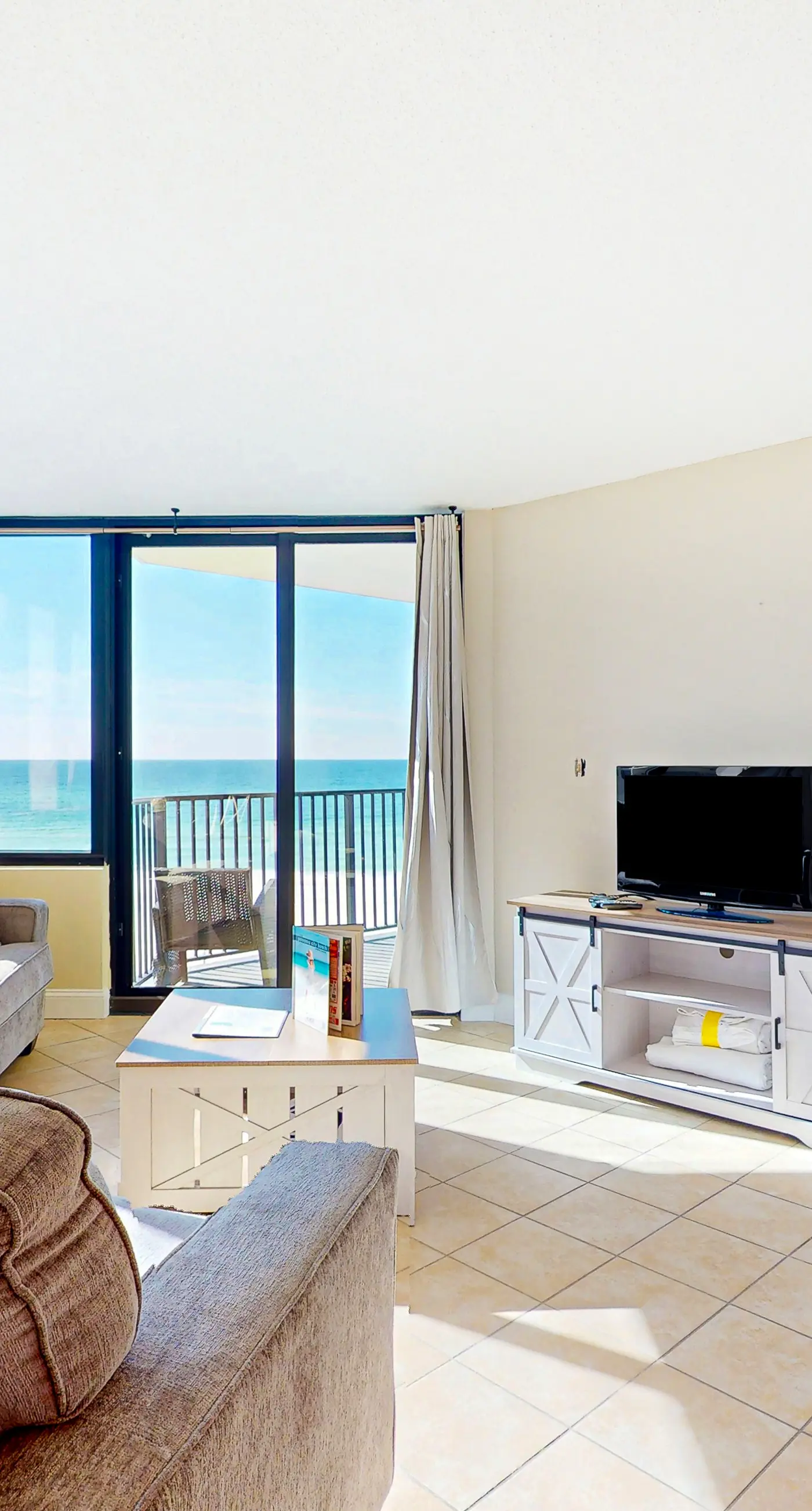 Incredible beachfront getaway with views, pools, & tennis - Snowbirds welcome