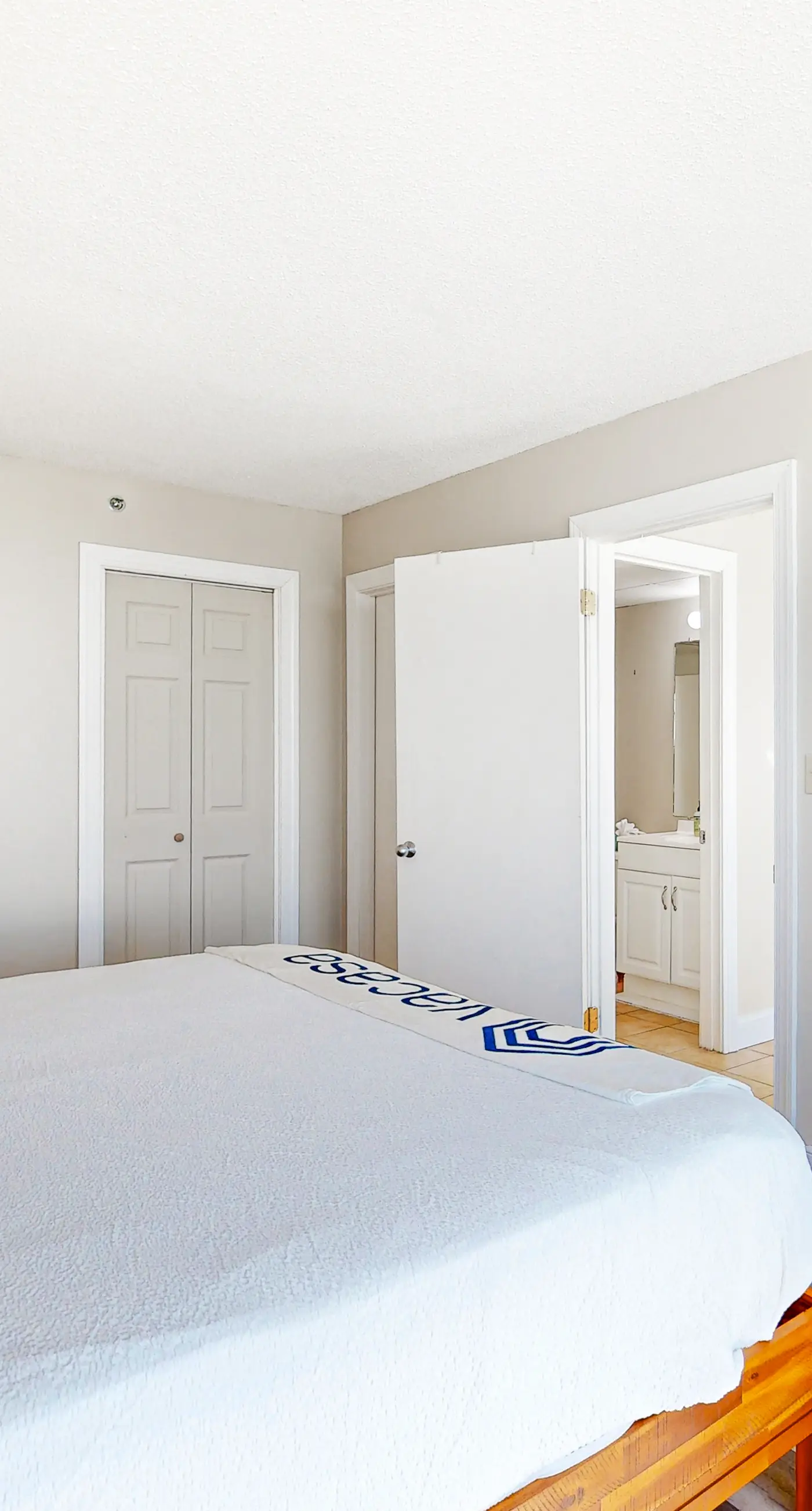 Incredible beachfront getaway with views, pools, & tennis - Snowbirds welcome