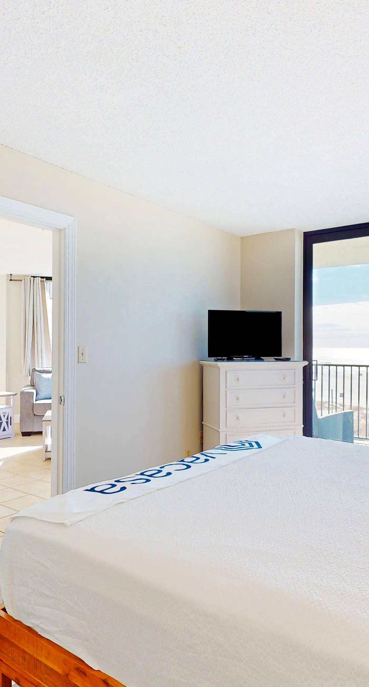 Incredible beachfront getaway with views, pools, & tennis - Snowbirds welcome