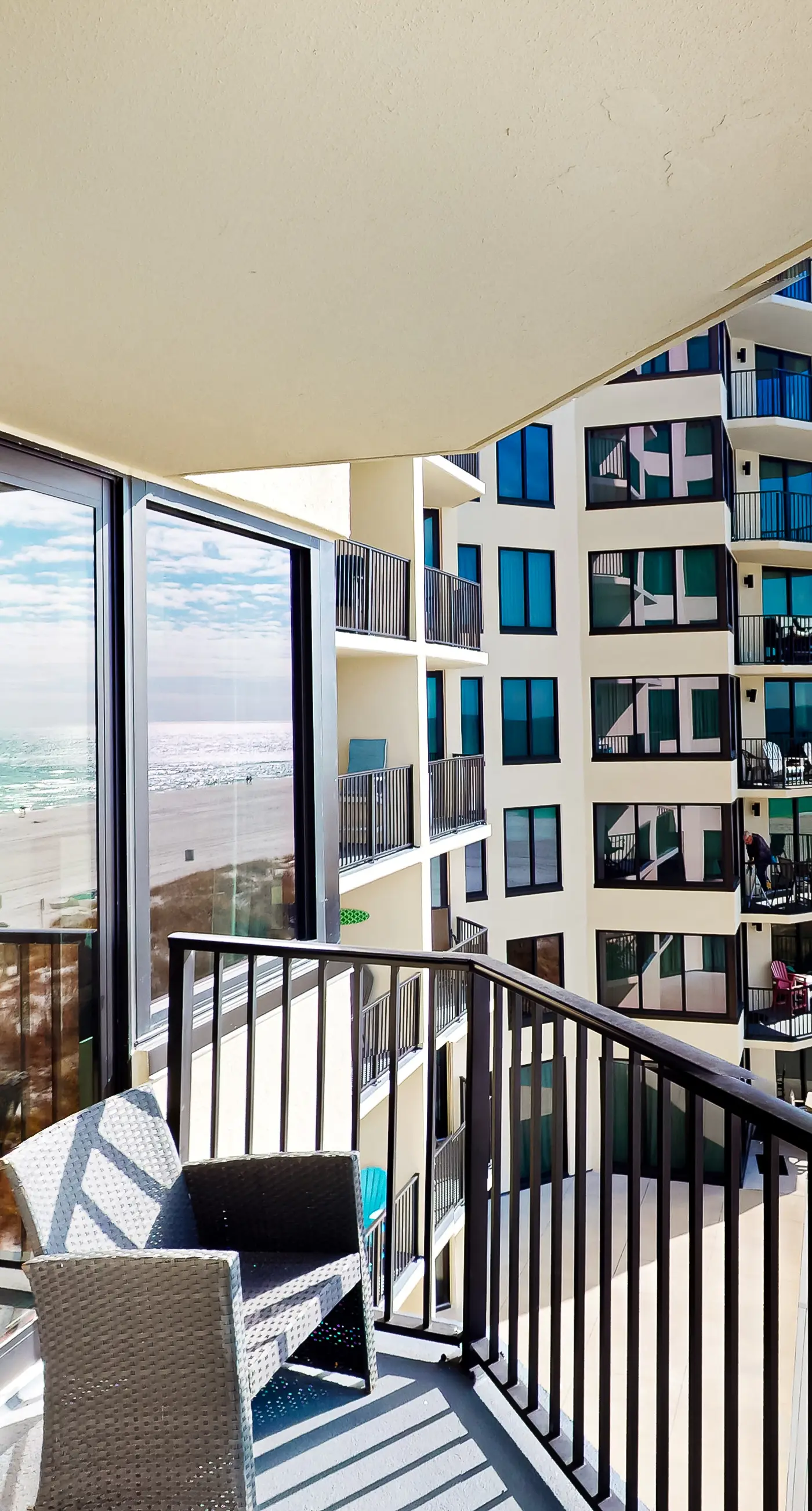 Incredible beachfront getaway with views, pools, & tennis - Snowbirds welcome