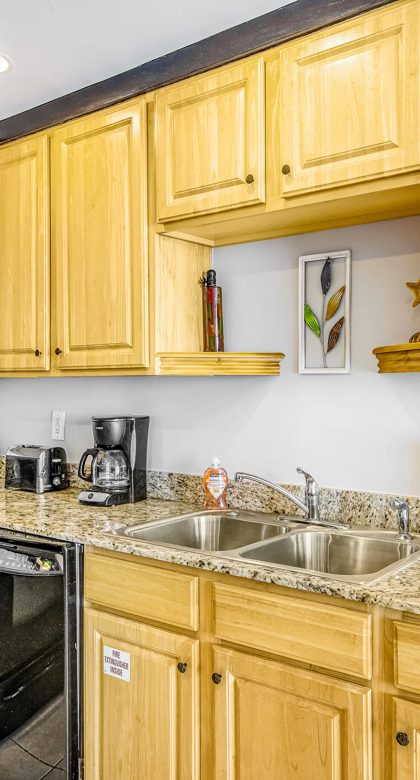 Ocean and breachfront condo with pool, gym, hot tub - walk to the beach