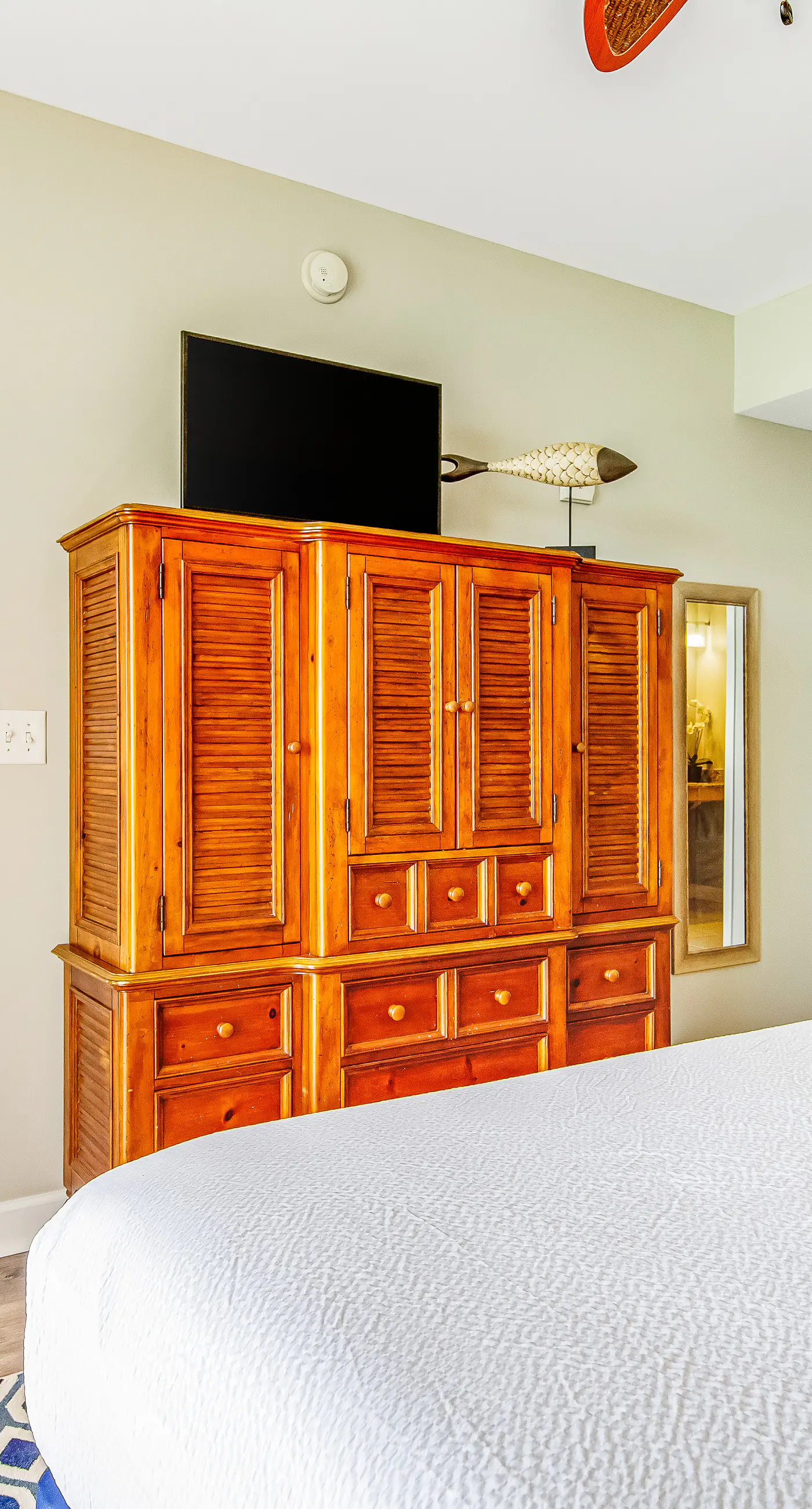 Ocean and breachfront condo with pool, gym, hot tub - walk to the beach