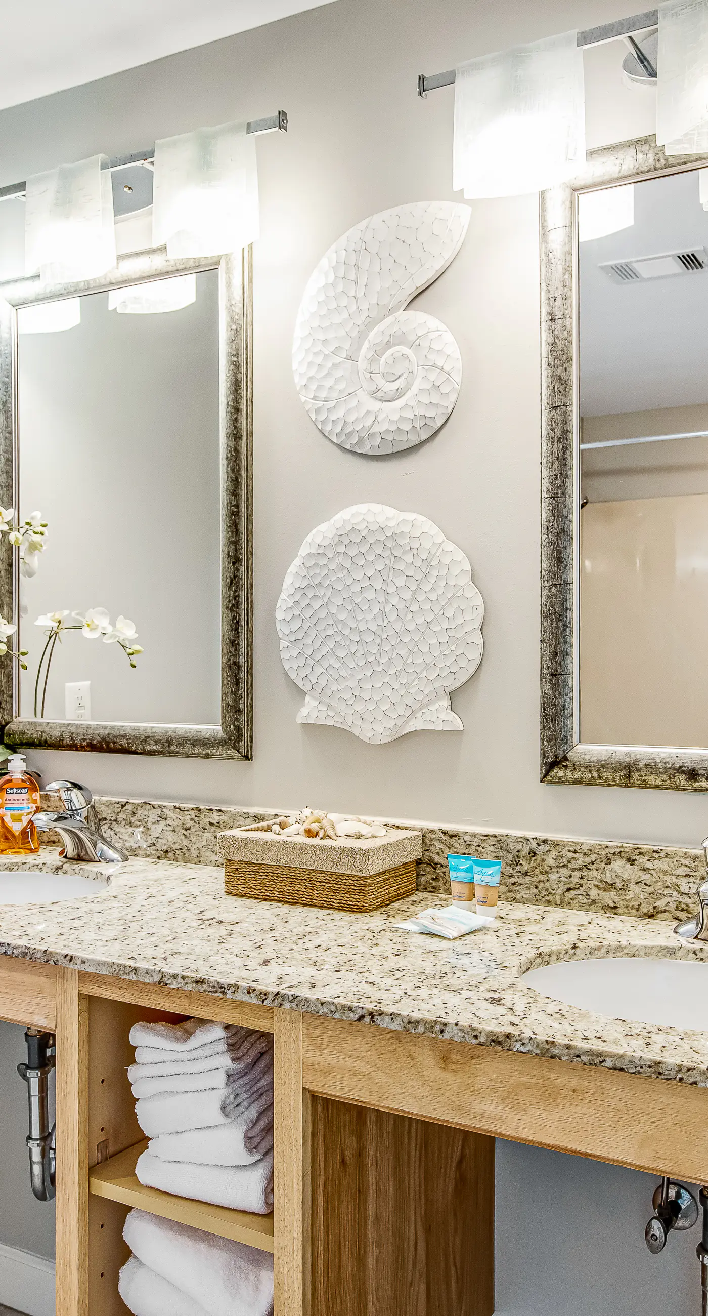 Ocean and breachfront condo with pool, gym, hot tub - walk to the beach