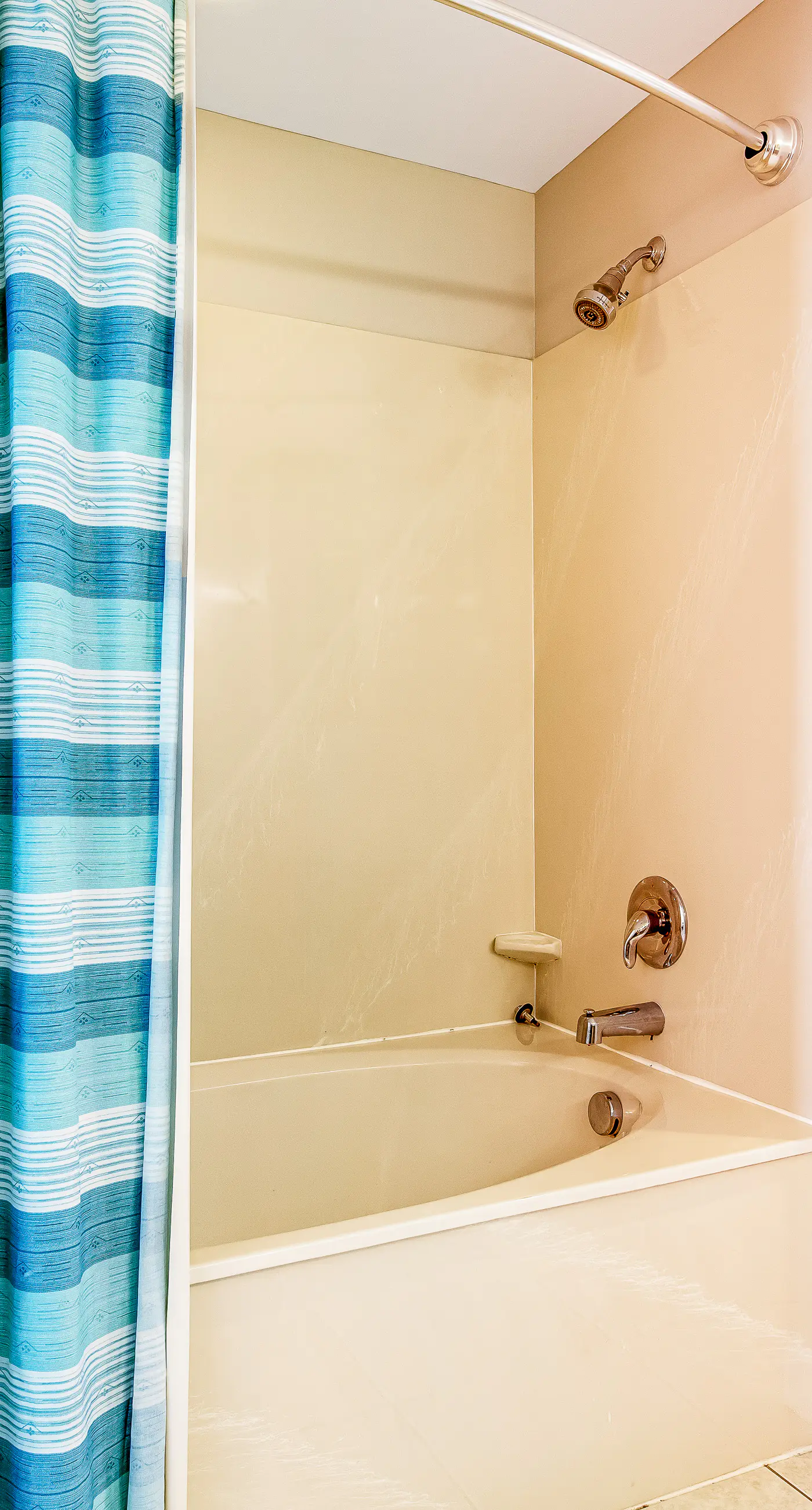 Ocean and breachfront condo with pool, gym, hot tub - walk to the beach