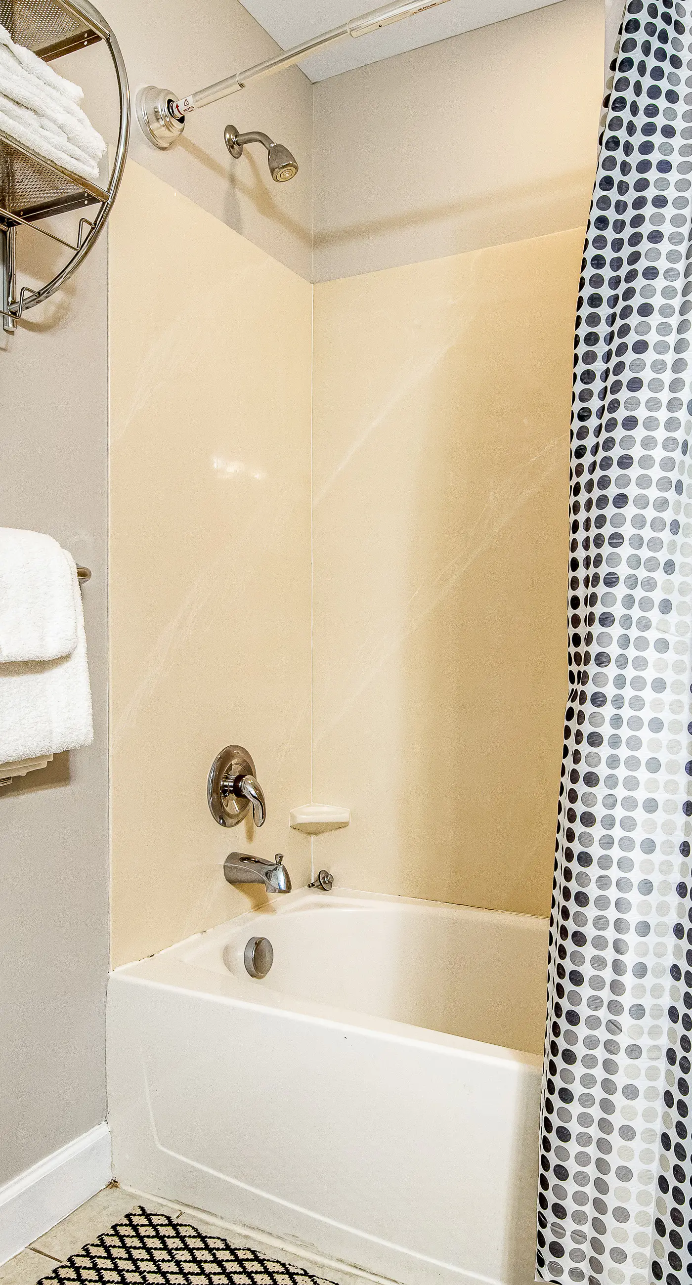 Ocean and breachfront condo with pool, gym, hot tub - walk to the beach