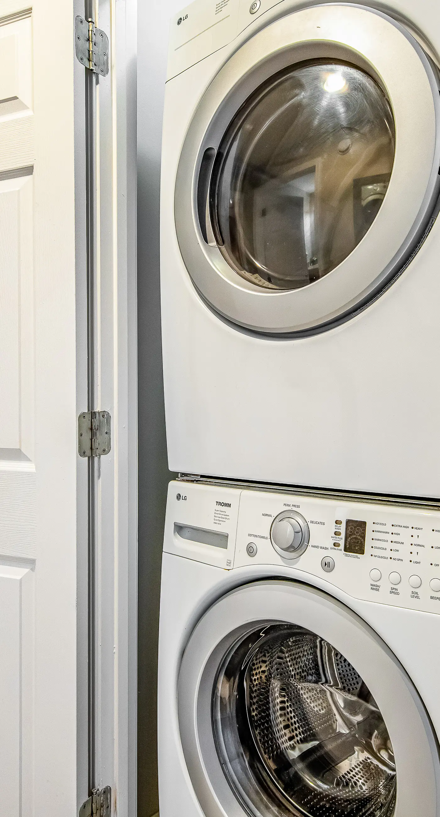 Ocean and breachfront condo with pool, gym, hot tub - walk to the beach