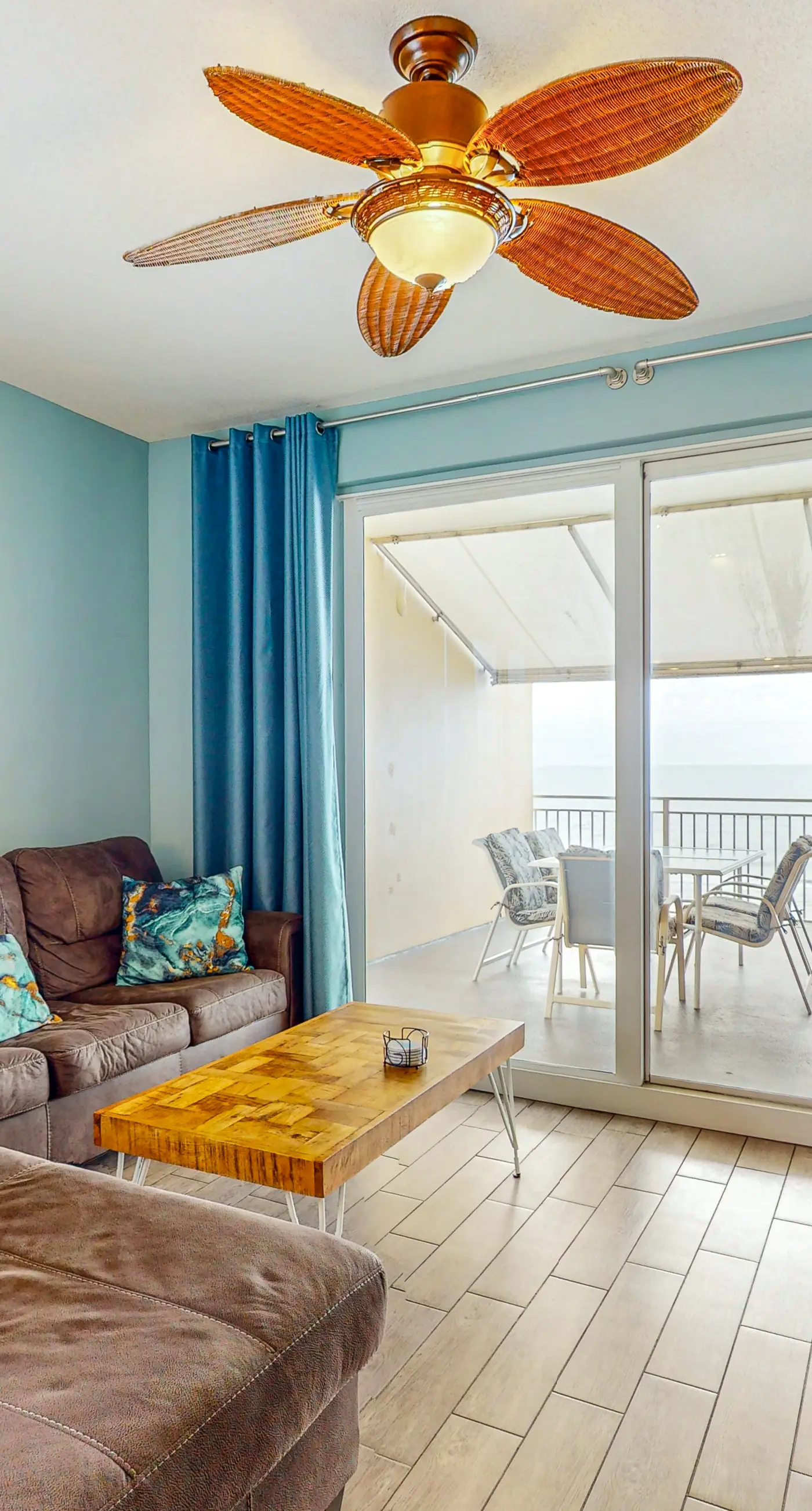 Beachfront Paradise, huge balcony, panoramic Gulf views, pool & fitness room
