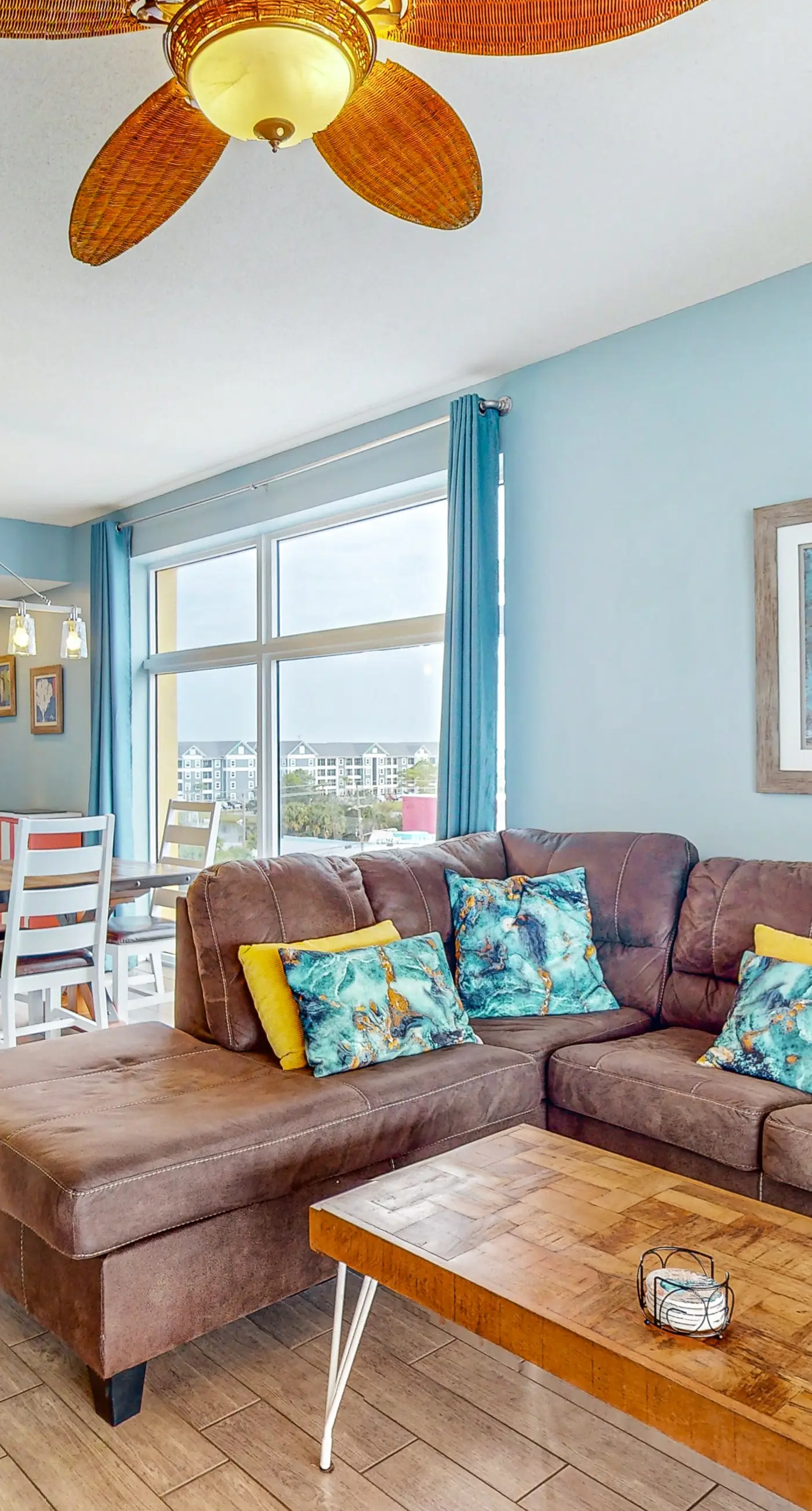Beachfront Paradise, huge balcony, panoramic Gulf views, pool & fitness room