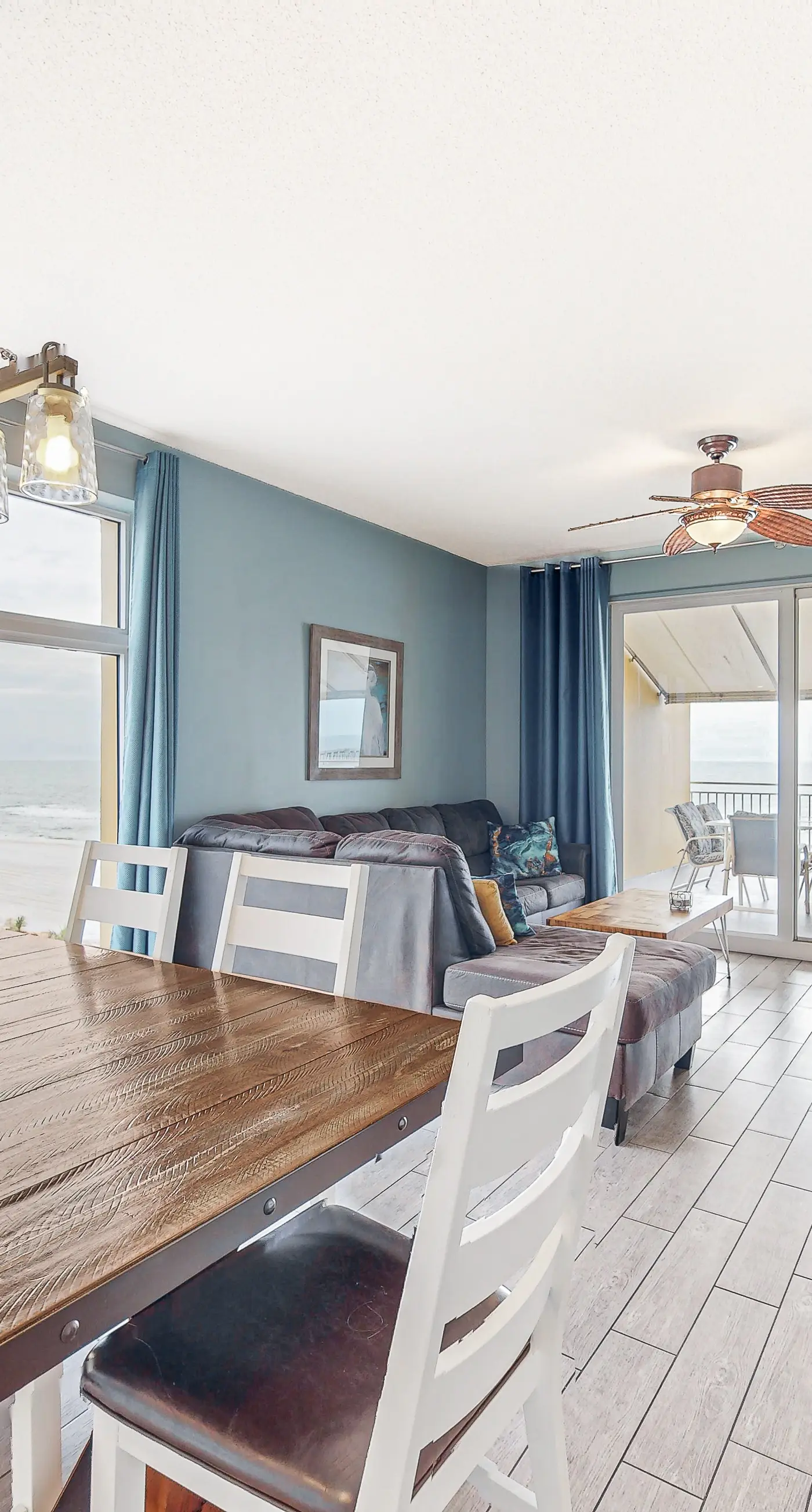 Beachfront Paradise, huge balcony, panoramic Gulf views, pool & fitness room