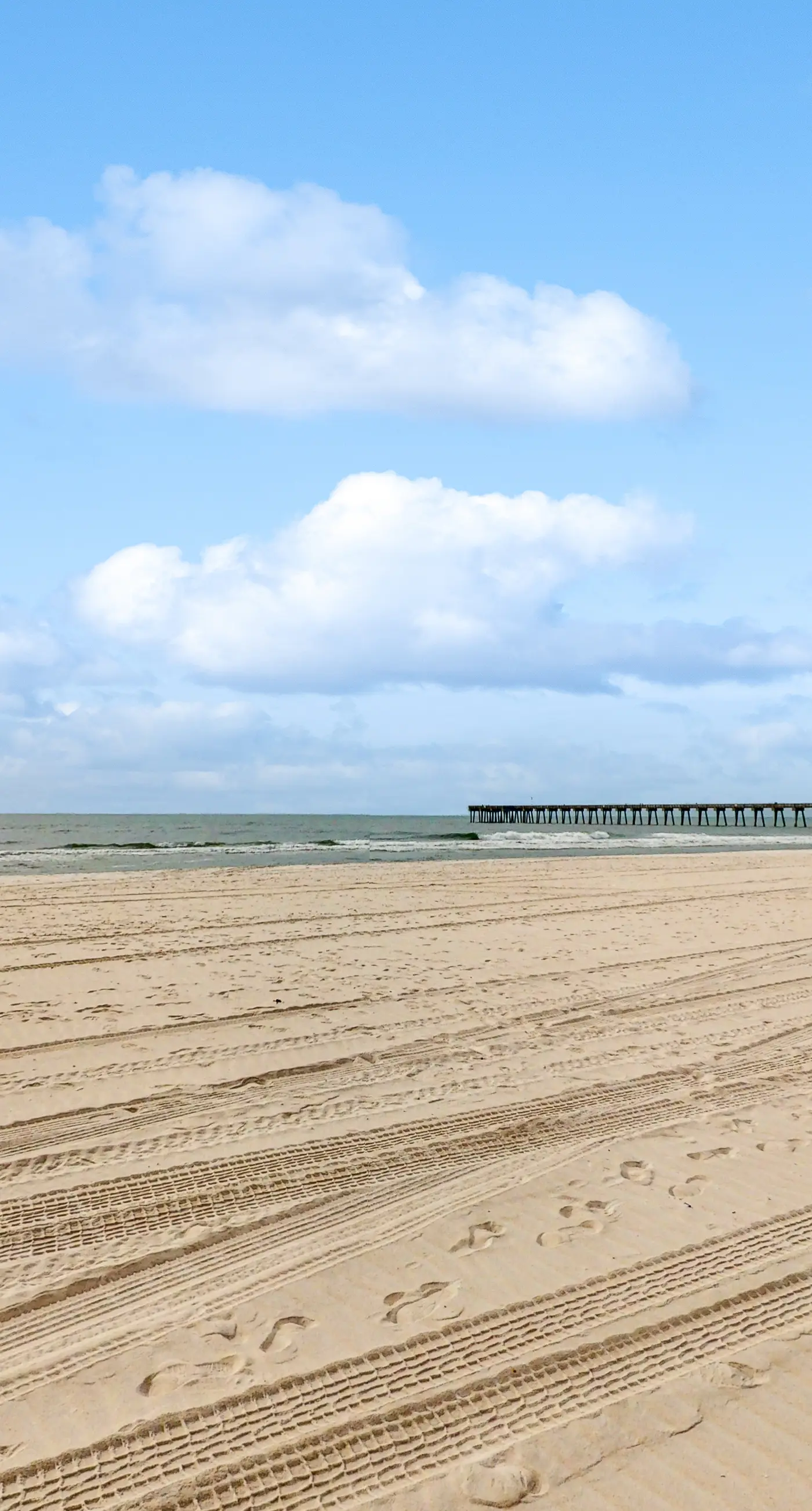 Beachfront Paradise, huge balcony, panoramic Gulf views, pool & fitness room