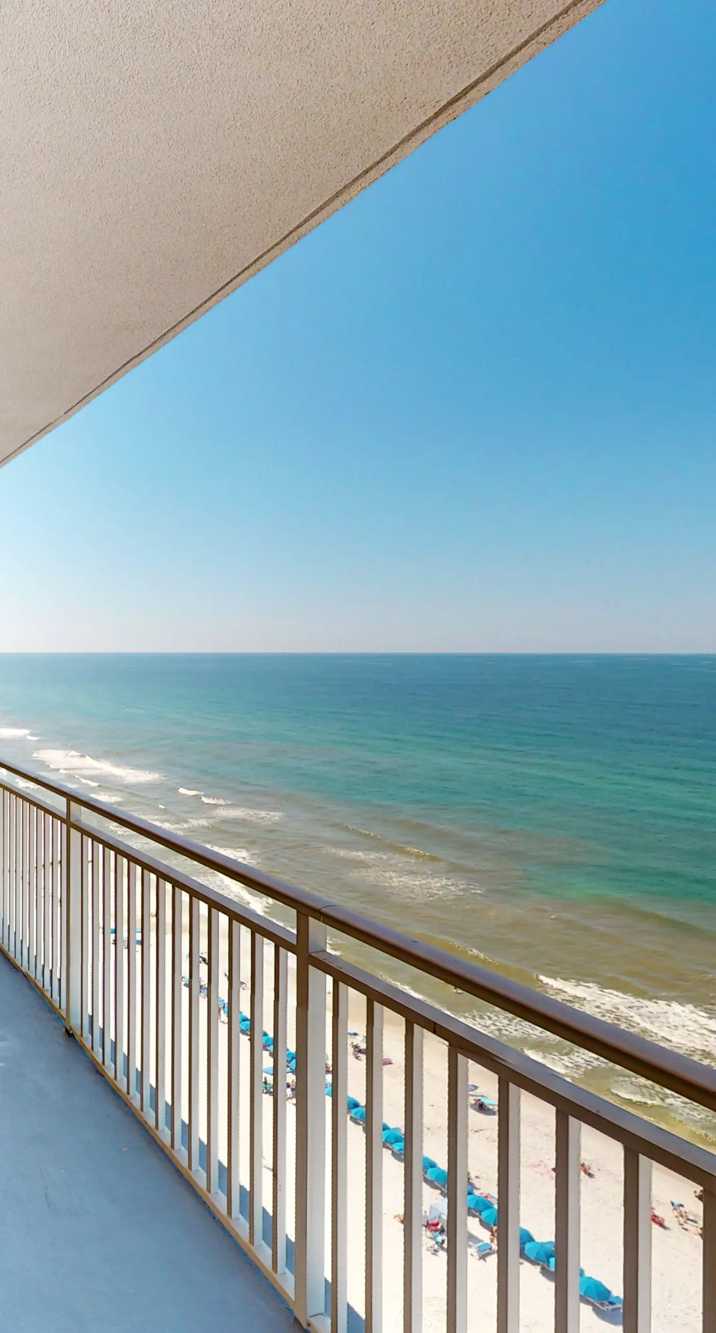 Gulf-front condo with pool, hot tub, balcony, & complimentary beach service