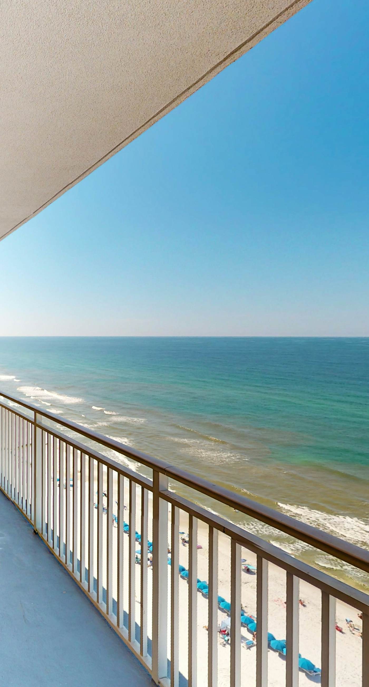 Gulf-front condo with pool, hot tub, balcony, & complimentary beach service